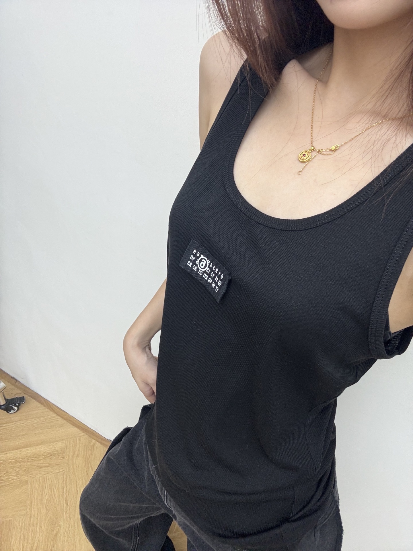 NO:717047,mm6 2026 early spring new vest, super comfortable material, running style, black and white sml, masion margiela,19860909mm6 2026早春新款背心 超级舒服的料子 跑量款 黑色白色sml,,masion margiela,,Women's clothing