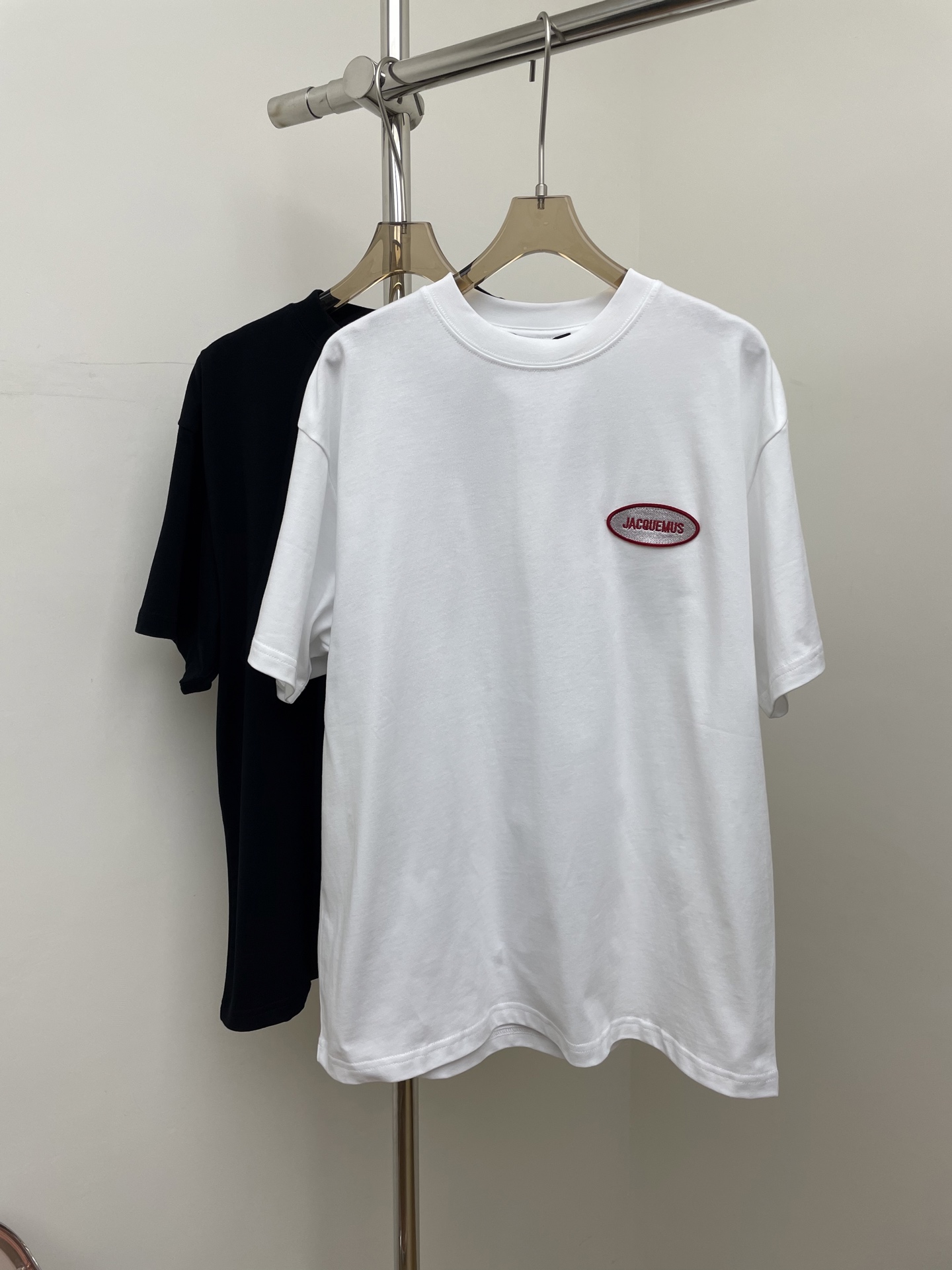 NO:731366,jacquemus 2026 early spring new T-shirt, badge embroidery logo, refreshing holiday feeling, smlxl p real shot,, tees, t-shirt,19860909jacquemus 2026早春新款T恤 徽章刺绣logo 清爽度假感 smlxl p实拍图,,tees，t-shirt,,Women's clothing