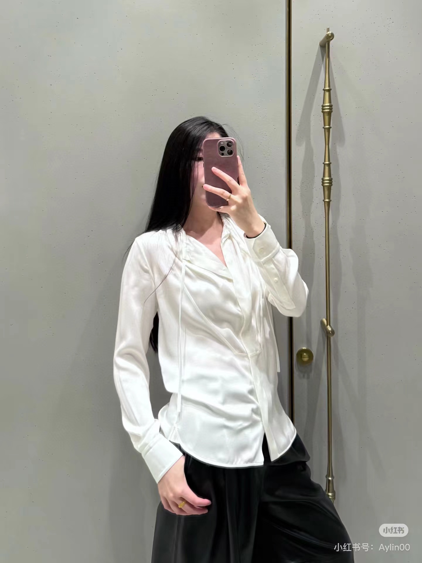 NO:732830,loe* 2026 early spring vacation series shirt, satin material, full of texture, black and white sml,,loewe,19860909loe* 2026早春度假系列衬衣 缎面材质 质感满满 黑色白色sml,,loewe,,Women's clothing