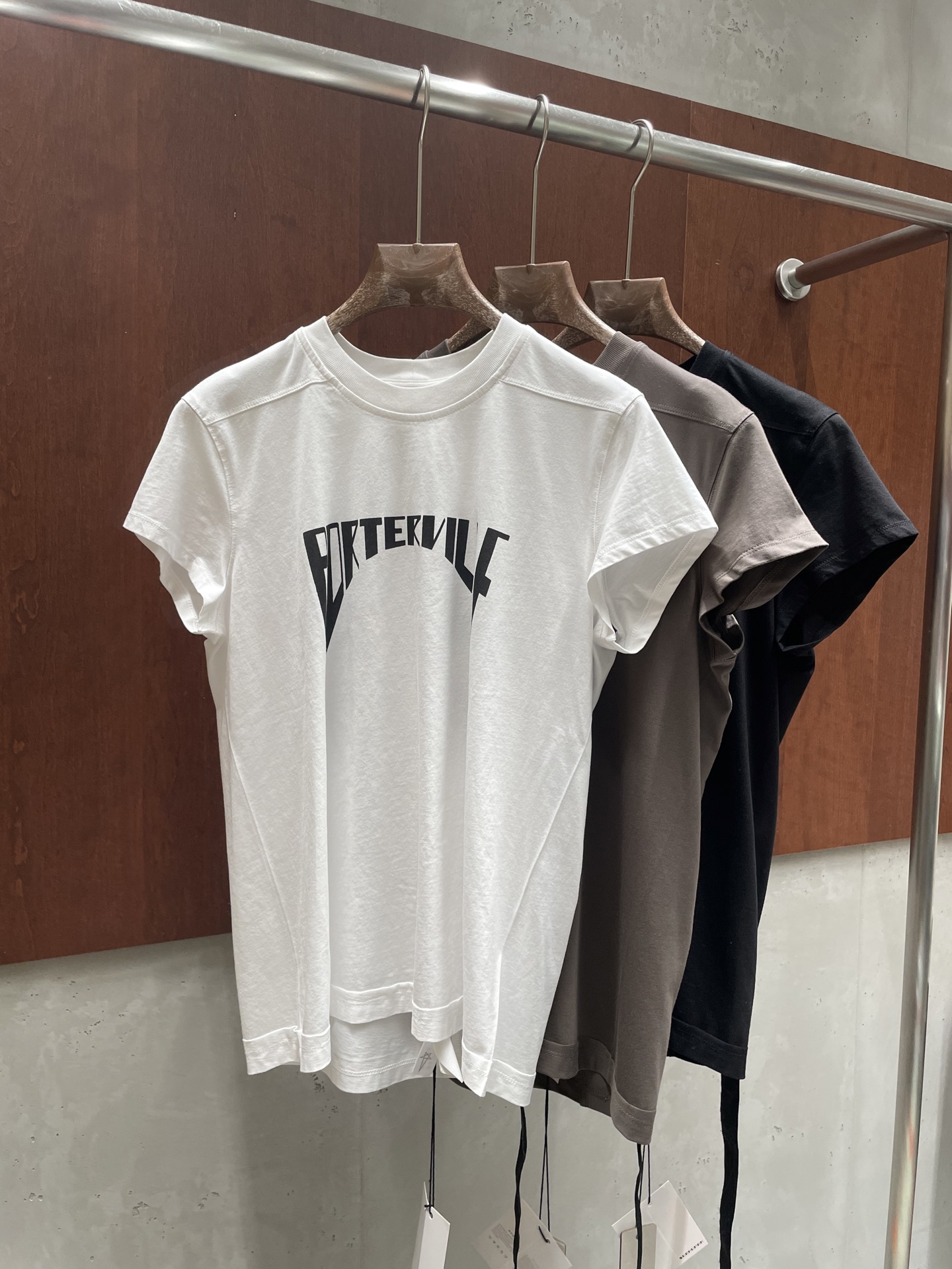 NO:738148,rick owen* 2026 early spring new T-shirt trendy letter printed short sleeves three colors and three codes SML real photos, T-shirt, tees, t-shirt,19860909rick owen* 2026早春新款T恤潮流字母印花短袖 三色三码 SML 实拍图,,T-shirt,tees，t-shirt,,Women's clothing