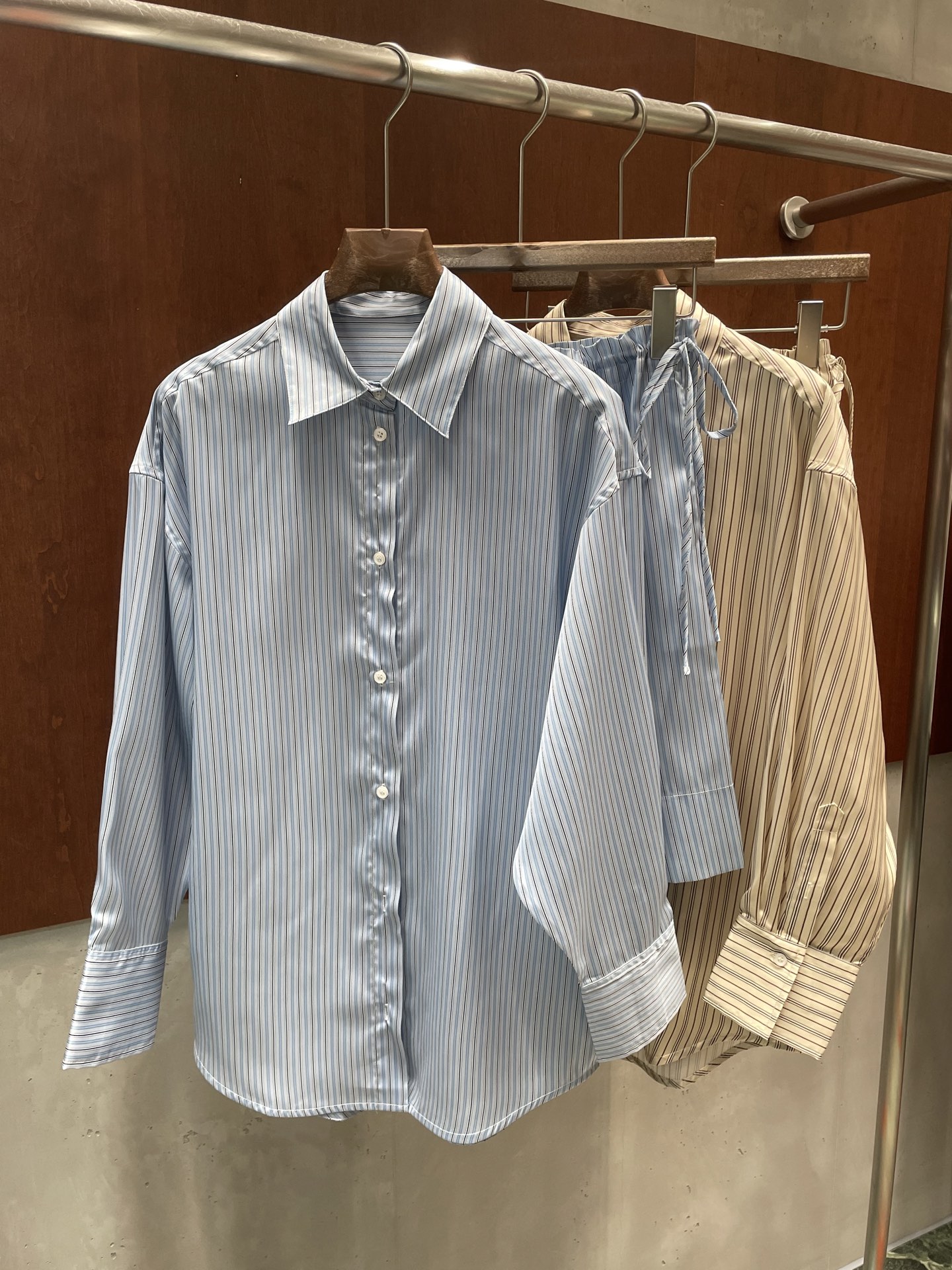 NO:738551,toteme 2025 early spring new skirt, mulberry silk fabric, minimalist and versatile, two colors and three sizes, 343638 real photos,,skirts,19860909toteme 2025早春新款半裙 桑蚕丝面料 极简百搭款 两色三码 343638 实拍图,,skirts,,Women's clothing