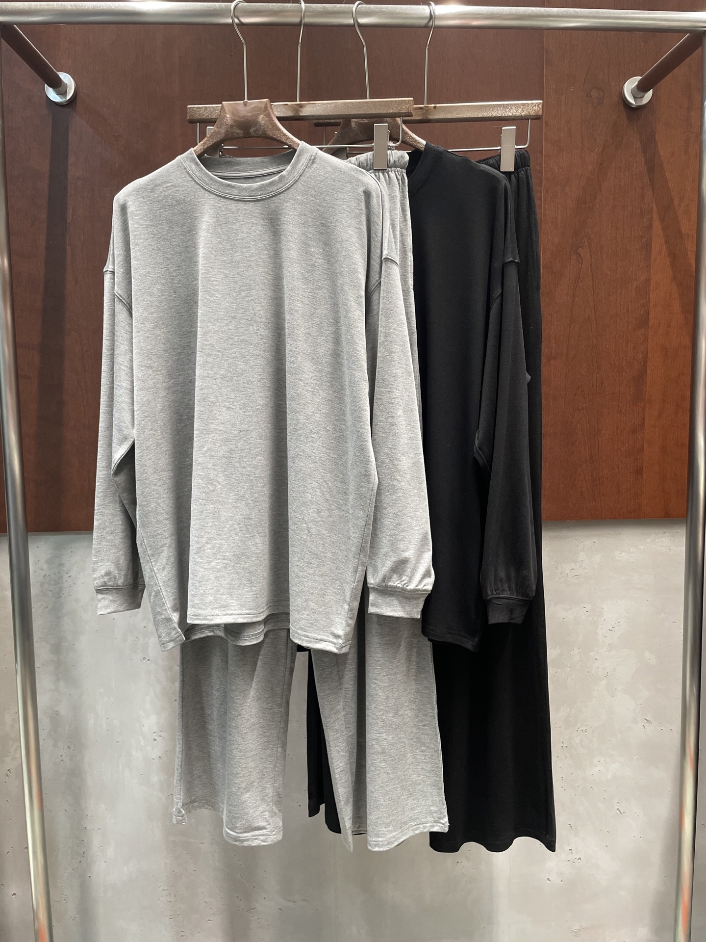 NO:740449,the ro* 2026 new set can be sold separately, cotton material, super skin-friendly, minimalist and fashionable, two colors and three sizes, sml top real shot,,19860909the ro* 2026新款套装 可分开售卖 棉料材质 超级亲肤 极简时髦款 两色三码 sml 上衣实拍图,,,Women's clothing