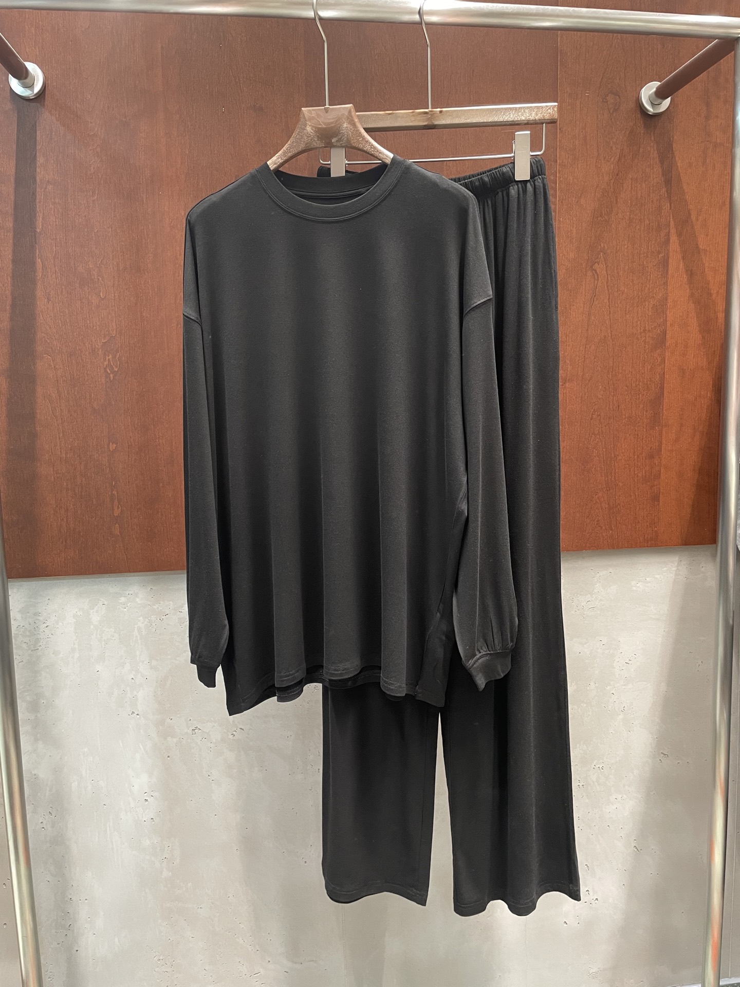 NO:740451,the ro* 2026 new suit can be sold separately, cotton material, super skin-friendly, minimalist and fashionable, two colors and three sizes, sml pants real photos,,19860909the ro* 2026新款套装 可分开售卖 棉料材质 超级亲肤 极简时髦款 两色三码 sml 裤子实拍图,,,Women's clothing