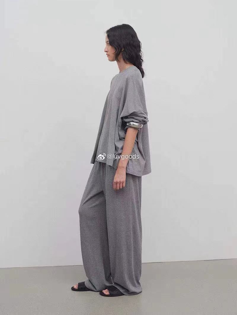 NO:740453,the ro* 2026 new set can be sold separately. Cotton material. Super skin-friendly. Minimalist and fashionable style. Two colors and three sizes. sml,,19860909the ro* 2026新款套装 可分开售卖 棉料材质 超级亲肤 极简时髦款 两色三码 sml,,,Women's clothing