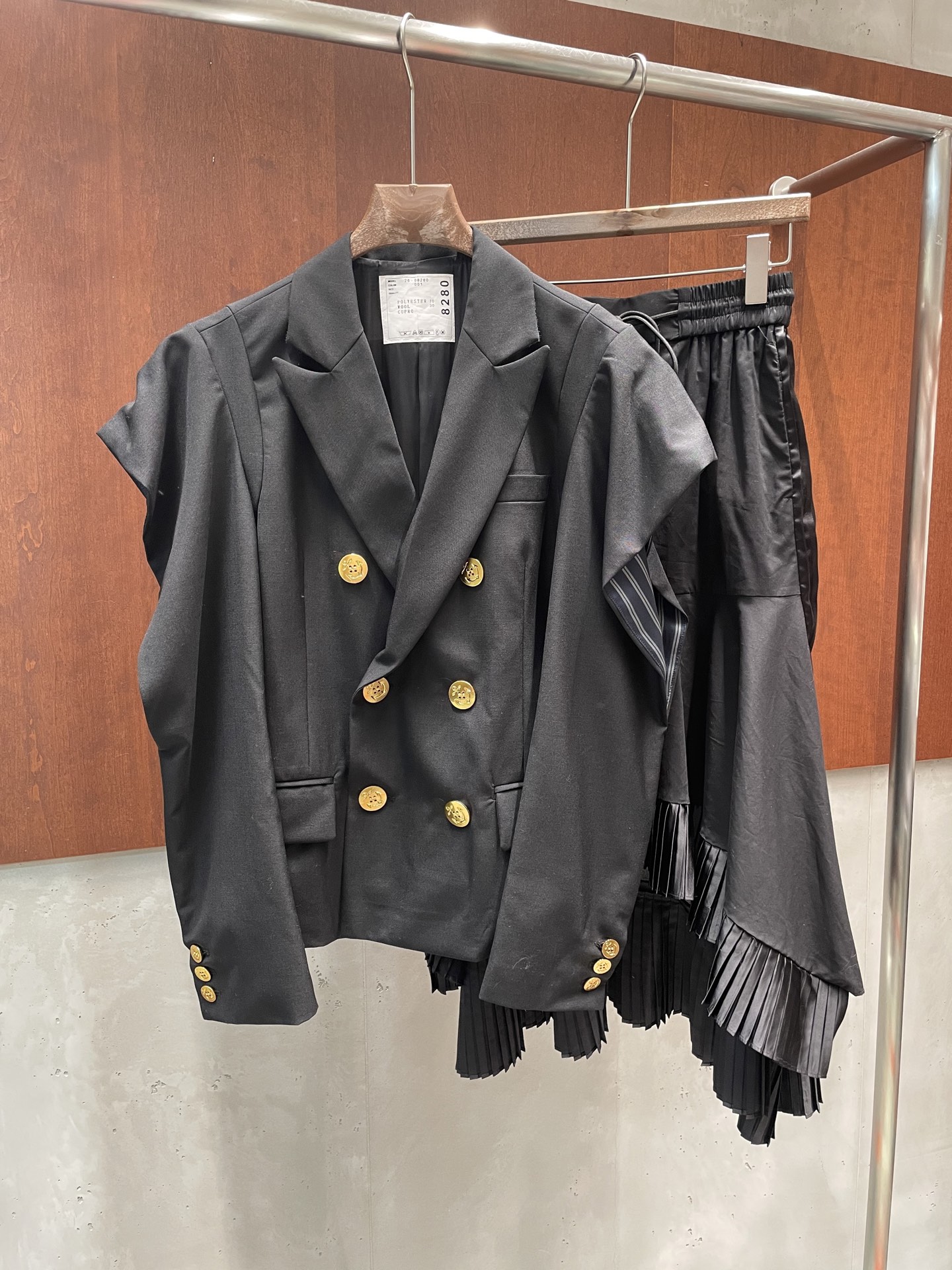 NO:740463,saca*26ss asymmetric splicing skirt, mixed and matched avant-garde experimentalism, the collision of structure, the accumulation of fabrics, the superposition of tailoring, the presence of individuality, size 123, real photos,,skirts,19860909saca*26ss 不对称拼接半裙 混搭先锋实验主义 结构的碰撞面料的堆积 裁剪的叠加 彰显个性的存在 123码 实拍图,,skirts,,Women's clothing