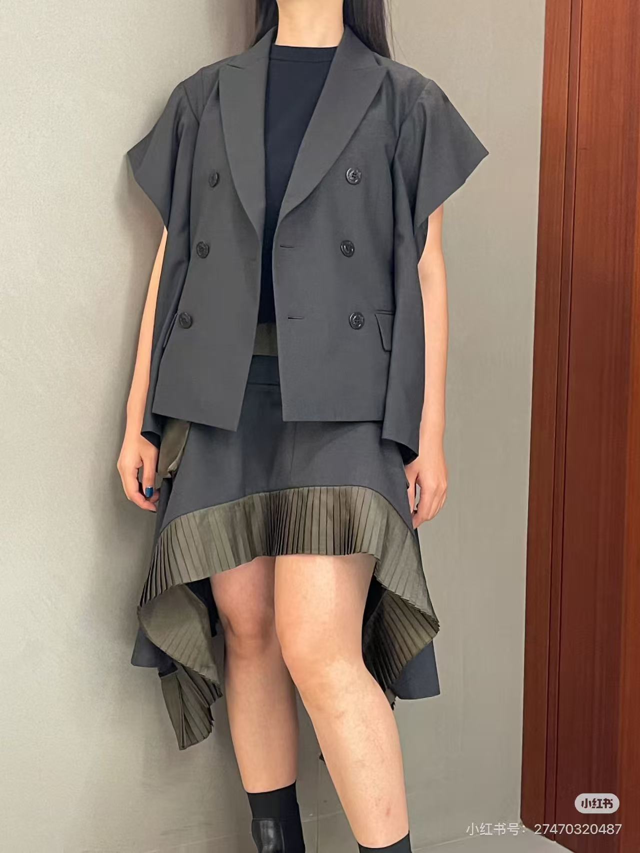 NO:740460,The two ways to wear the sleeves are super fashionable,,19860909袖子两种穿法超级洋气哦,,,Women's clothing