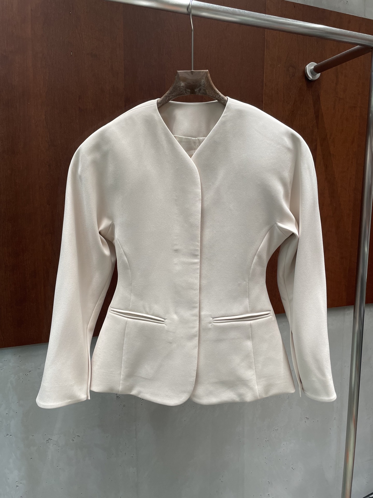 NO:748590,jacquemus 2026 early spring new jacket, cocoon design, round shoulders, fashionable and interesting, sml p real photos,,jackets & coats,19860909jacquemus 2026早春新款外套 茧型设计 圆肩时髦有趣 sml p实拍图,,jackets & coats,,Women's clothing