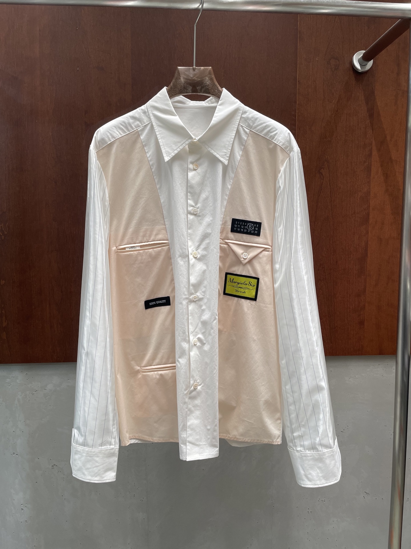 NO:749490,mm*26ss badge stitching shirt, the representative of the shirt, new season and new surprise, different visual fashion delivery, sml real shot,,19860909mm*26ss 徽章拼接衬衣 衬衣的科代表 新季新惊喜 不同视觉的时髦传递 sml 实拍图,,,Women's clothing