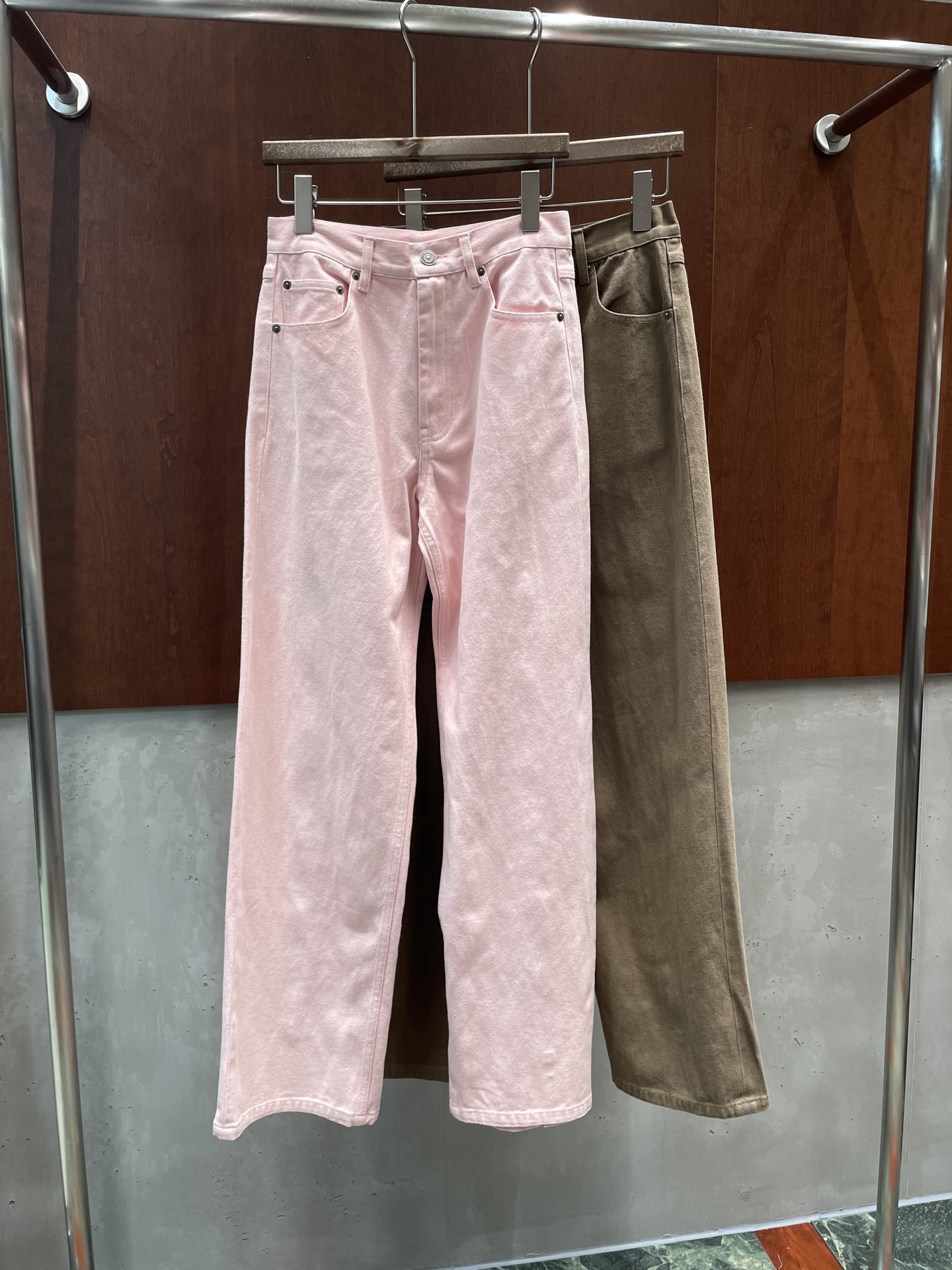NO:750447,Phoebe Philo 26ss zipper jeans, perfect trouser shape, extra long zipper on the back of the trouser legs, you can create any outfit effect at will, your favorite pants, coffee color, pink sml, real photos,,jeans,19860909Phoebe Philo 26ss 拉链牛仔裤 裤型完美 裤腿后侧超长拉链 随意创造穿搭效果 心尖上的神裤 咖色 粉色 sml 实拍图,,jeans,,Women's clothing