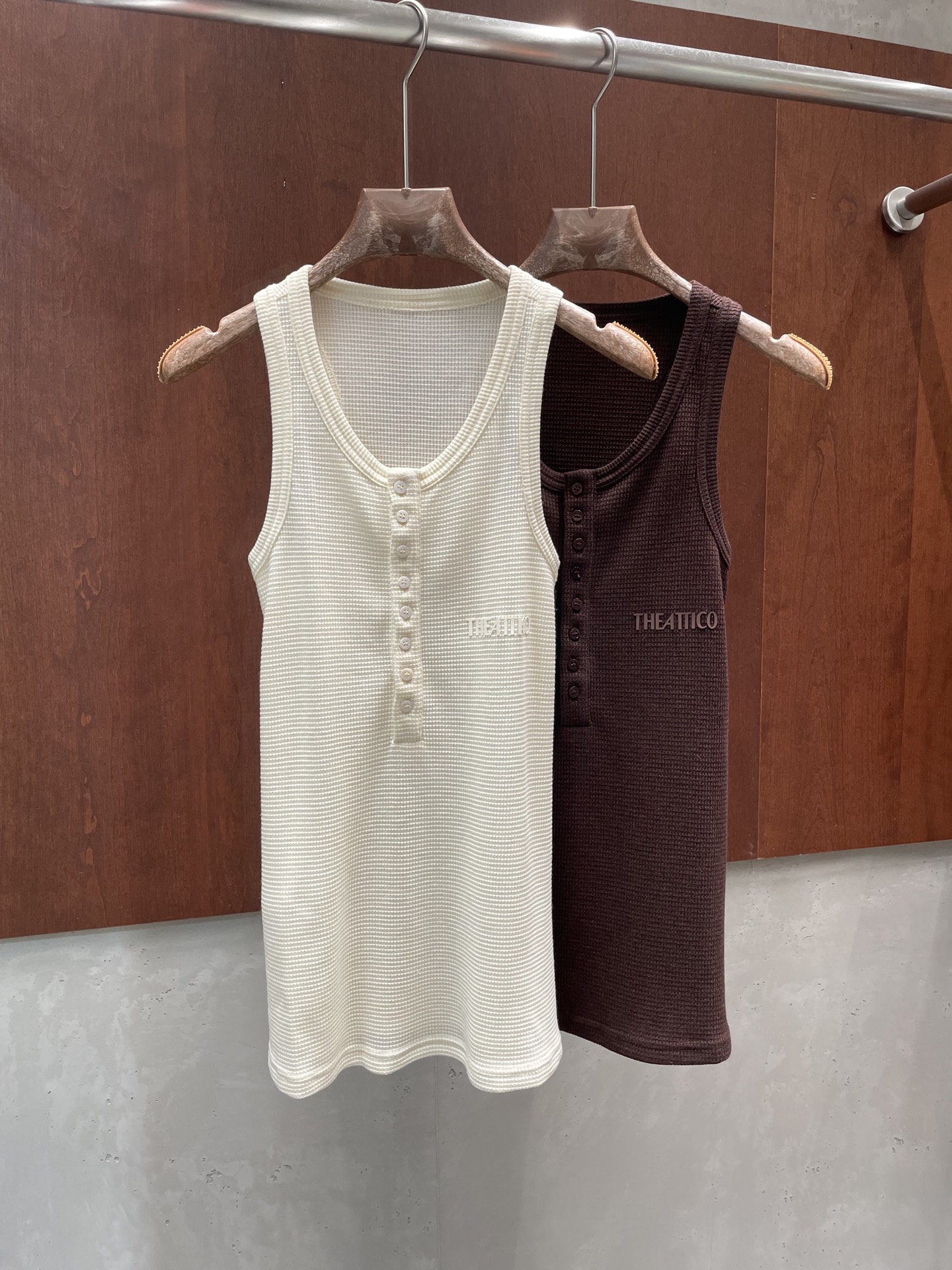 NO:752345,the attico 2026 early spring new vest, imported wool waffle fabric, thick and stretchy, two colors and three sizes, sml real photos,,19860909the attico 2026早春新款背心 进口羊毛华夫格面料 厚实有弹力 两色三码 sml 实拍图,,,Women's clothing