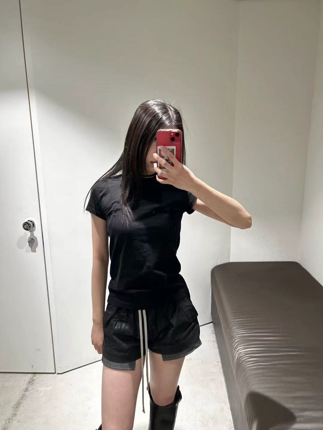 NO:757675,rick owen* 2026 early spring new T-shirt, basic tight short style, two colors and three sizes, sml,,tees,t-shirt,19860909rick owen* 2026早春新款T恤 基础紧身短款 两色三码 sml,,tees，t-shirt,,Women's clothing