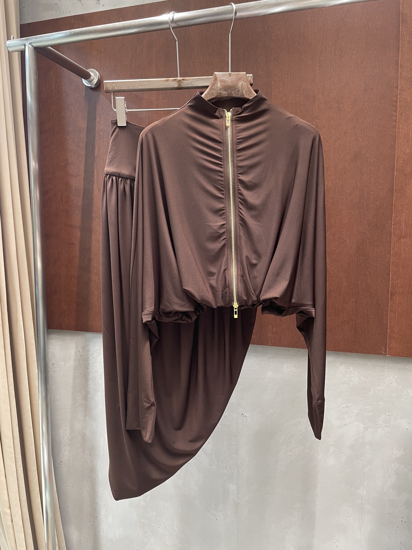 NO:760535,alaia 26ss knitted suit, irregular geometric stacking, integrating architectural sense into the clothing, so beautiful that it takes off on the spot, sml p/set (the size cannot be disassembled) actual photo,,alaia,19860909alaia 26ss 针织套装 不规则几何堆叠 把建筑感融入服装 美到原地起飞 sml p/套（不可拆开码数哦)实拍图,,alaia,,Women's clothing