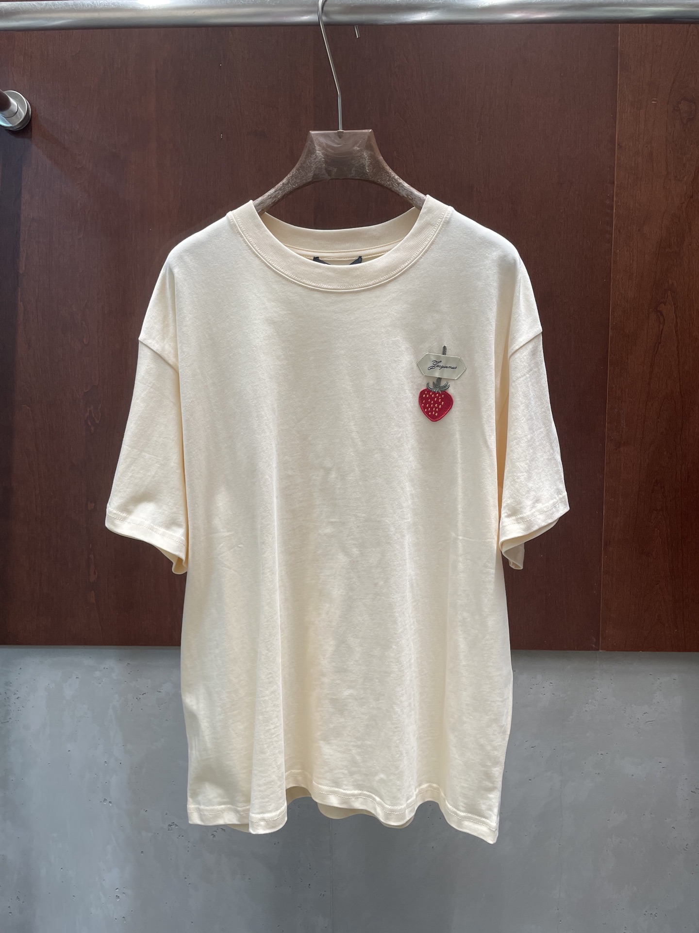 NO:762618,jacquemus 2026 spring and summer new T-shirt patch embroidery logo French holiday feel sml real photos, tees, t-shirt,19860909jacquemus 2026春夏新款T恤 贴布刺绣logo 法式度假感 sml 实拍图,,tees，t-shirt,,Women's clothing