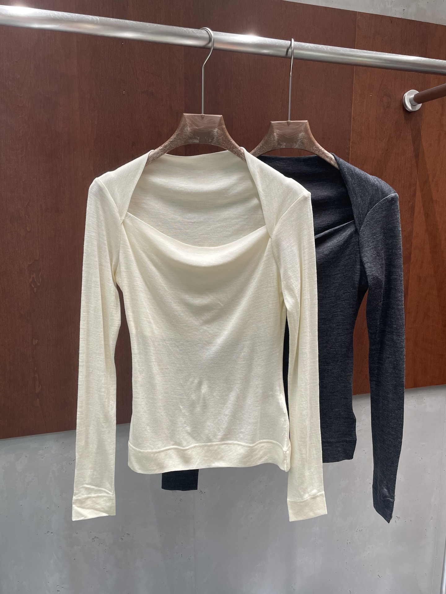 NO:792209,MA 2026 spring and summer new swan warm long sleeves, classic one-line collar design extension, sexy and slim, two colors and three sizes, sml real photos,,19860909MA 2026春夏新款天鹅温暖长袖 经典一字领设计延伸 性感显瘦 两色三码 sml 实拍图,,,Women's clothing