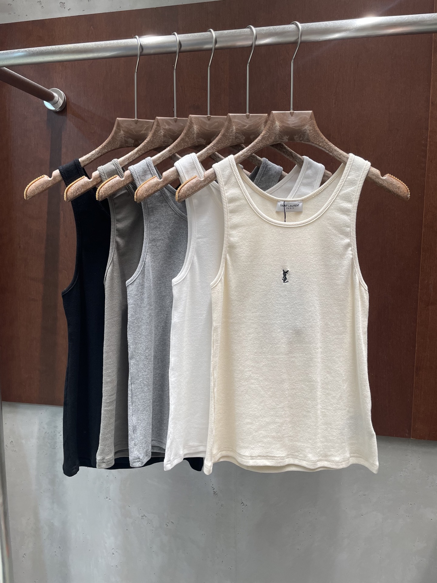 NO:793775,ys* 2026 spring and summer new vest, threaded fabric, super hot style, can be worn alone or worn as an inner layer, 5 colors, 3 sizes, sml real photos,,19860909ys* 2026春夏新款背心 螺纹面料 超级爆款 单穿内搭都ok 5色3码 sml 实拍图,,,Women's clothing
