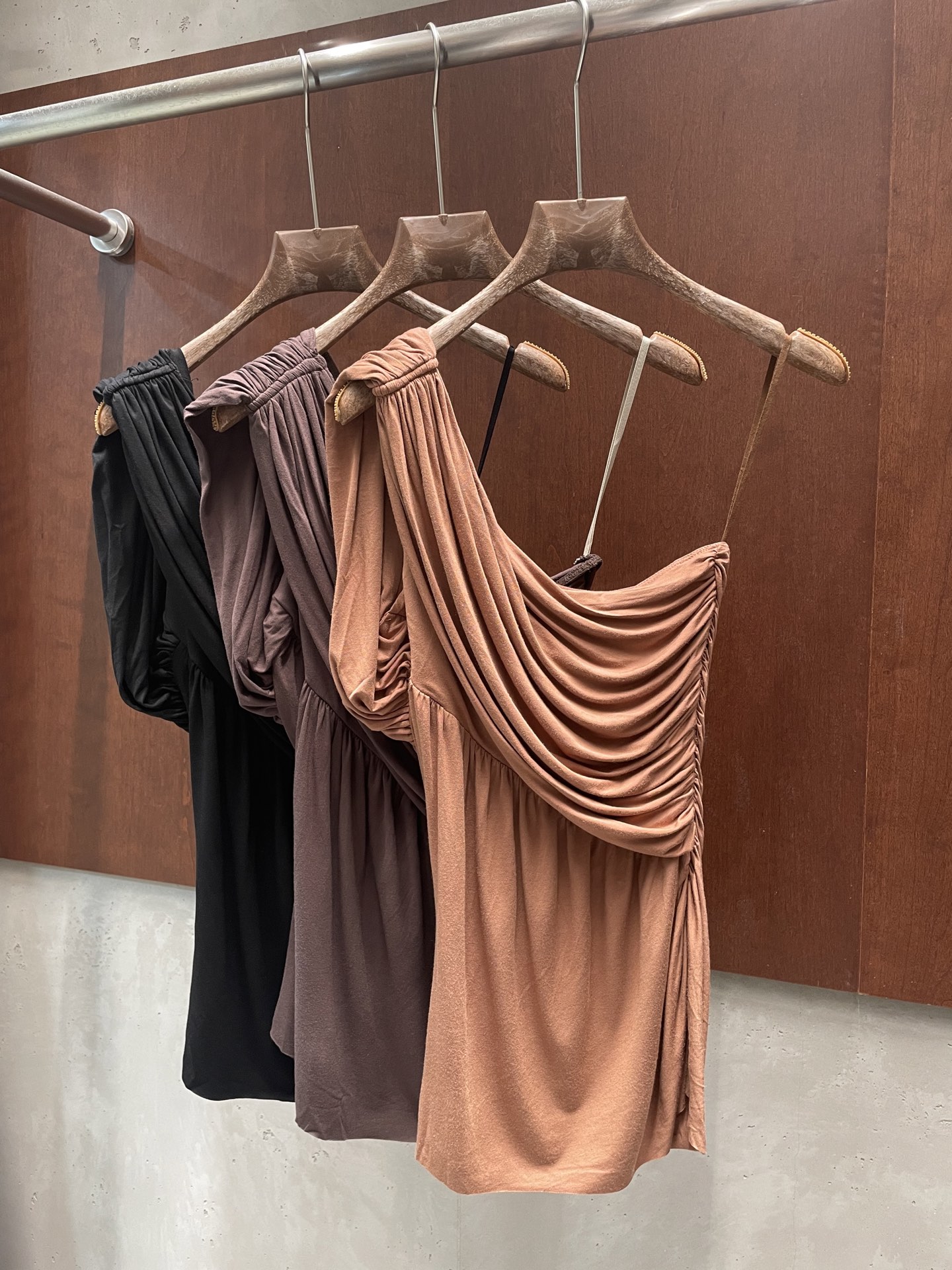 NO:794287,rick owen* 2026 spring and summer new one-shoulder top, hollow pleated design, three colors and three sizes, sml real shot,,19860909rick owen* 2026春夏新款单肩上衣 镂空褶皱设计 三色三码 sml实拍图,,,Women's clothing