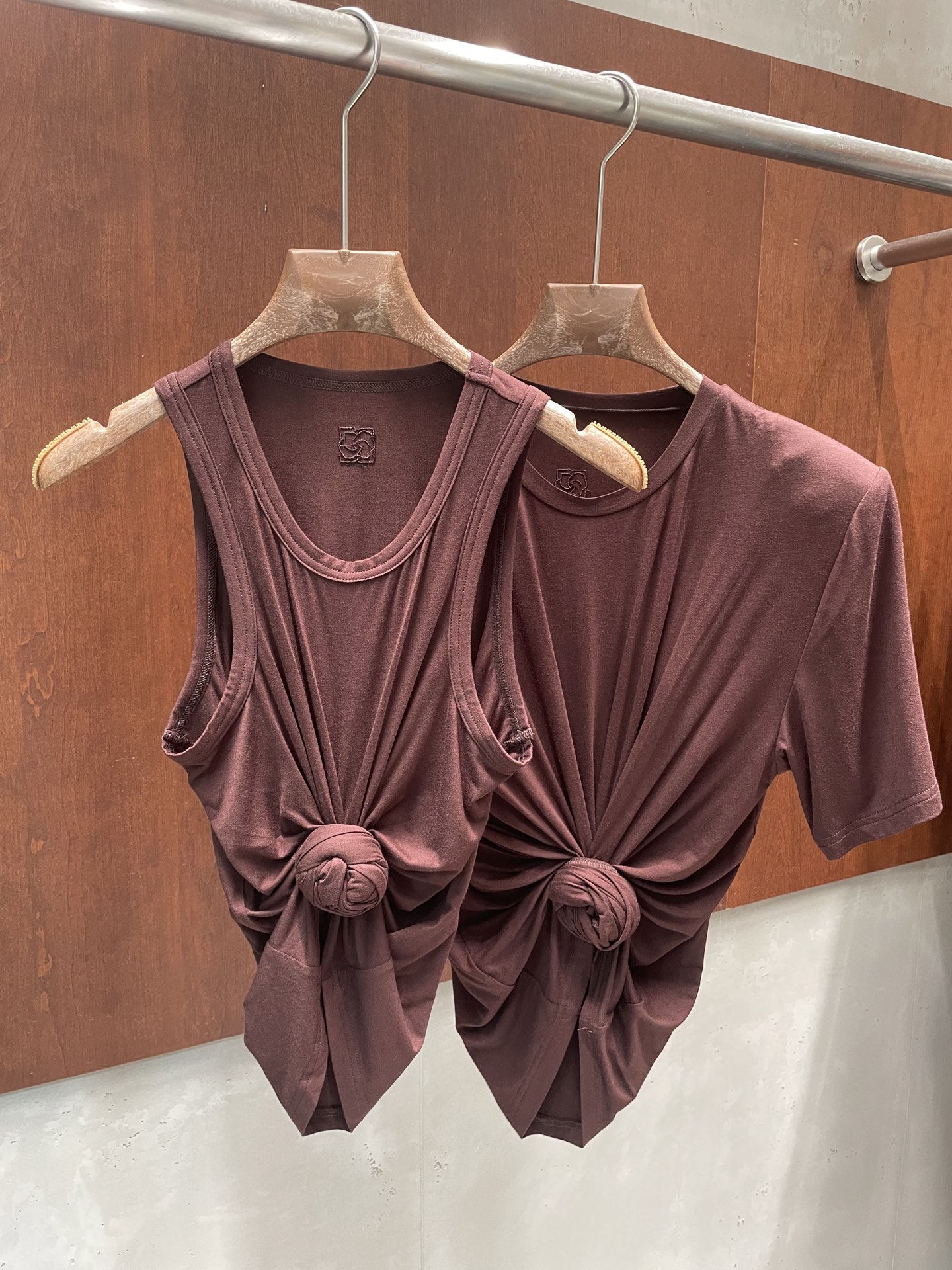 NO:794716,Magda Butrym 26ss Rose Twist Vest is a retro and modern killer item. Sharp beauty and too lethal. sml real photos,,19860909Magda Butrym 26ss 玫瑰花扭结背心复古摩登绝杀单品 锋利的美感 杀伤力太强了sml 实拍图,,,Women's clothing