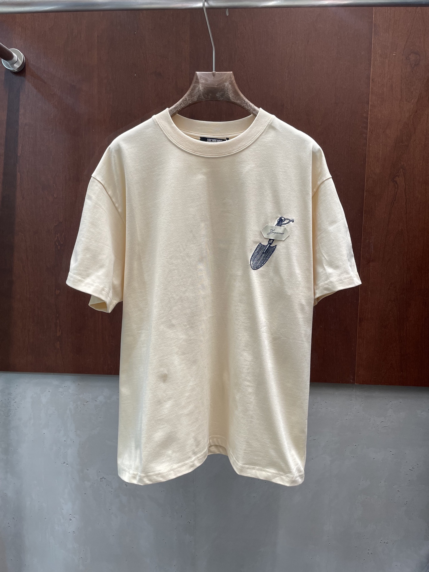 NO:795270,Jacquemus 2026 spring and summer new T patch embroidery logo French holiday feel SML p real shot,,19860909Jacquemus2026春夏新款T 贴布刺绣logo 法式度假感 SML p实拍图,,,Women's clothing