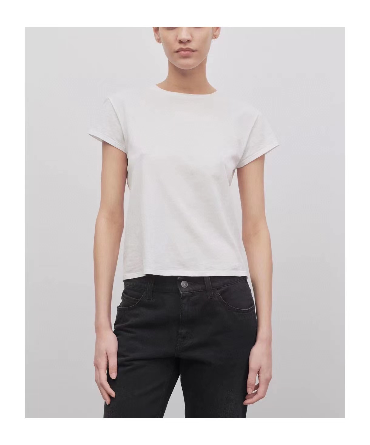 NO:795697,the ro* 2026 new T-shirt, short style, flying sleeve design, classic and versatile style, three colors and three sizes, sml,, tees, t-shirt,19860909the ro* 2026 新款T恤 小短款 飞袖设计 经典百搭款 三色三码sml,,tees，t-shirt,,Women's clothing