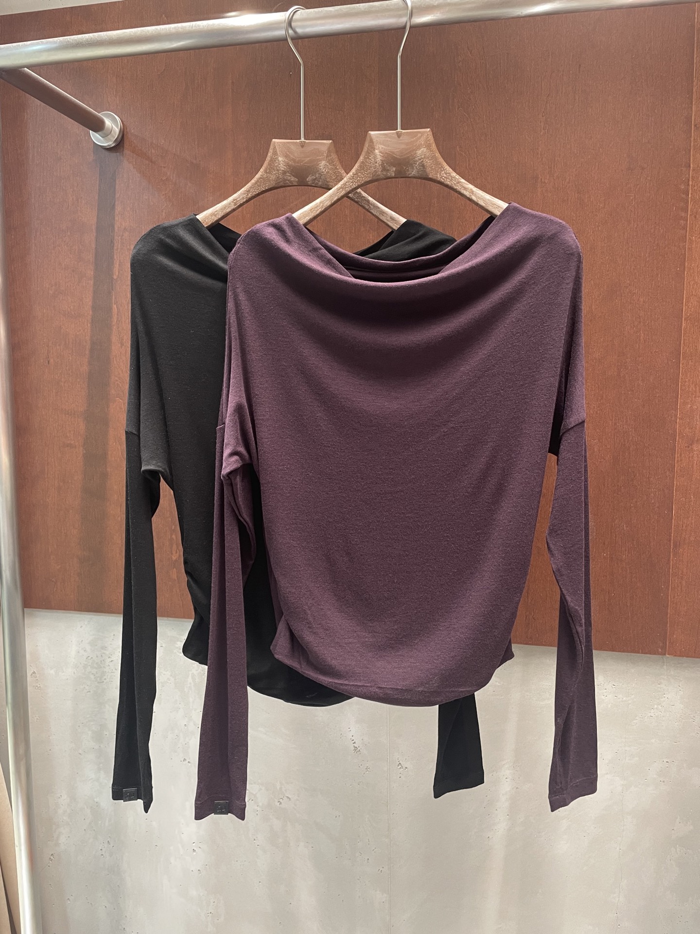 NO:797806,RA 2026 spring and summer new style inverted shoulder top, multiple ways to wear, two colors and three sizes, sml p real photos,,19860909RA 2026春夏新款正倒两穿斜肩上衣 穿法多种 两色三码 sml p实拍图,,,Women's clothing