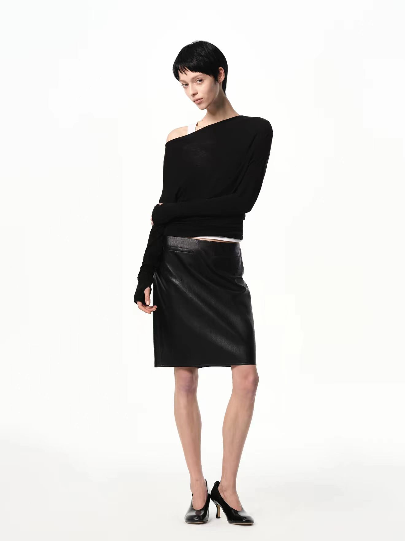 NO:797807,RA 2026 spring and summer new style inverted shoulder top, multiple ways to wear, two colors and three sizes sml,,19860909RA 2026春夏新款正倒两穿斜肩上衣 穿法多种 两色三码 sml,,,Women's clothing