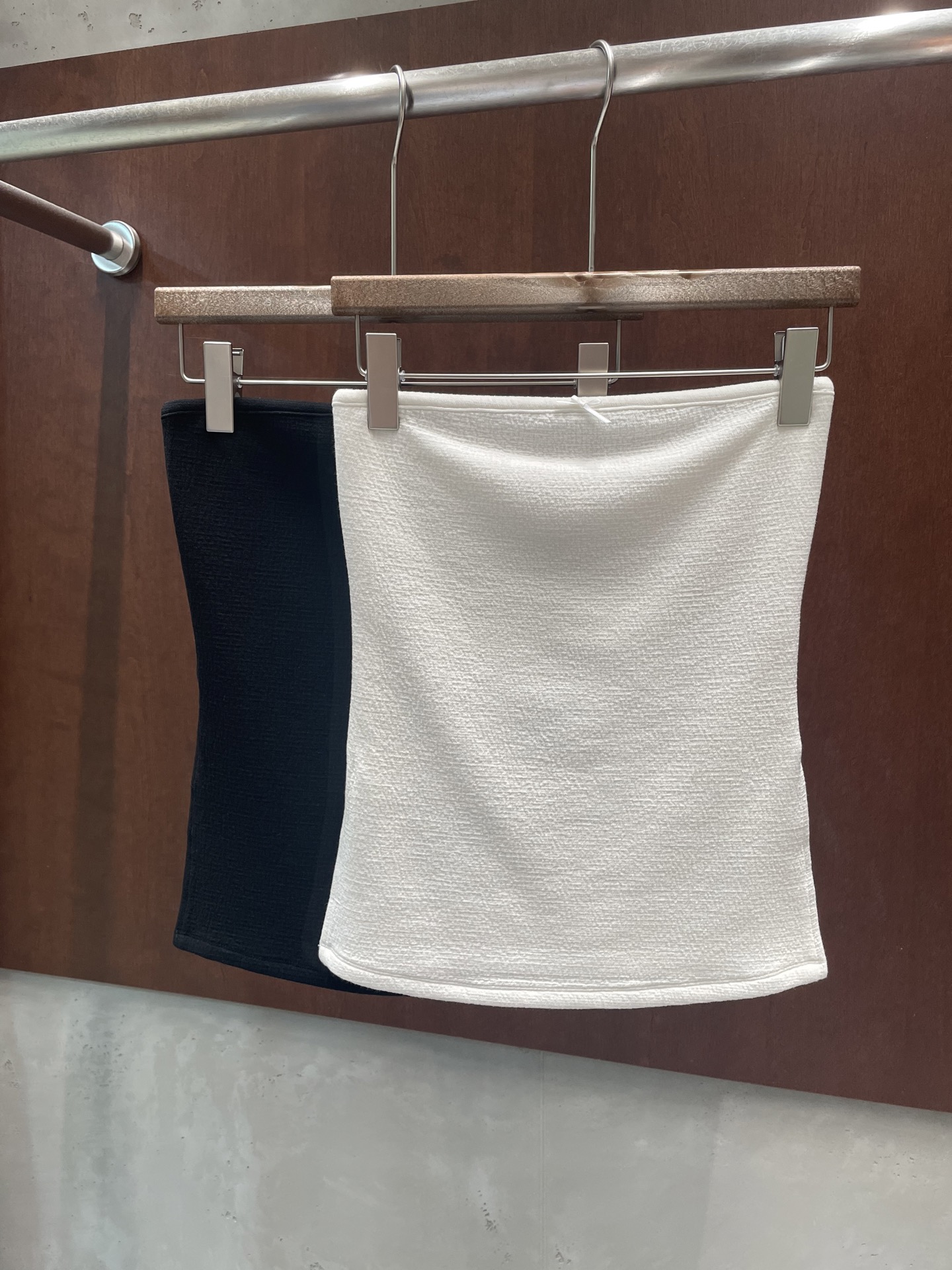 NO:797803,RA 2026 spring and summer new tube top with side slit design, two colors and three sizes, sml real photos,,19860909RA 2026春夏新款抹胸上衣 侧边开叉设计 两色三码 sml 实拍图,,,Women's clothing