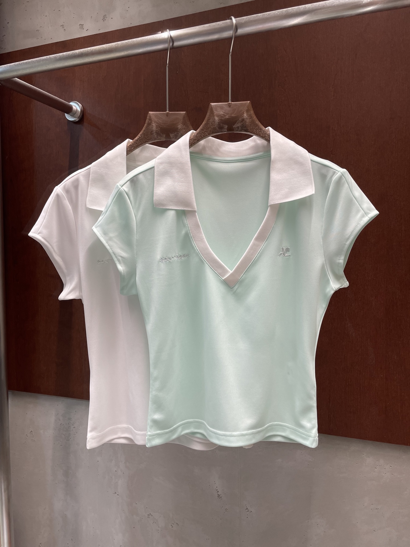 NO:800116,courr*26ss polo V-neck lapel top, tennis sporty outfit, two-color sml p real shot,,19860909courr*26ss polo V领翻领小上衣 网球运动感穿搭 两色sml p实拍图,,,Women's clothing