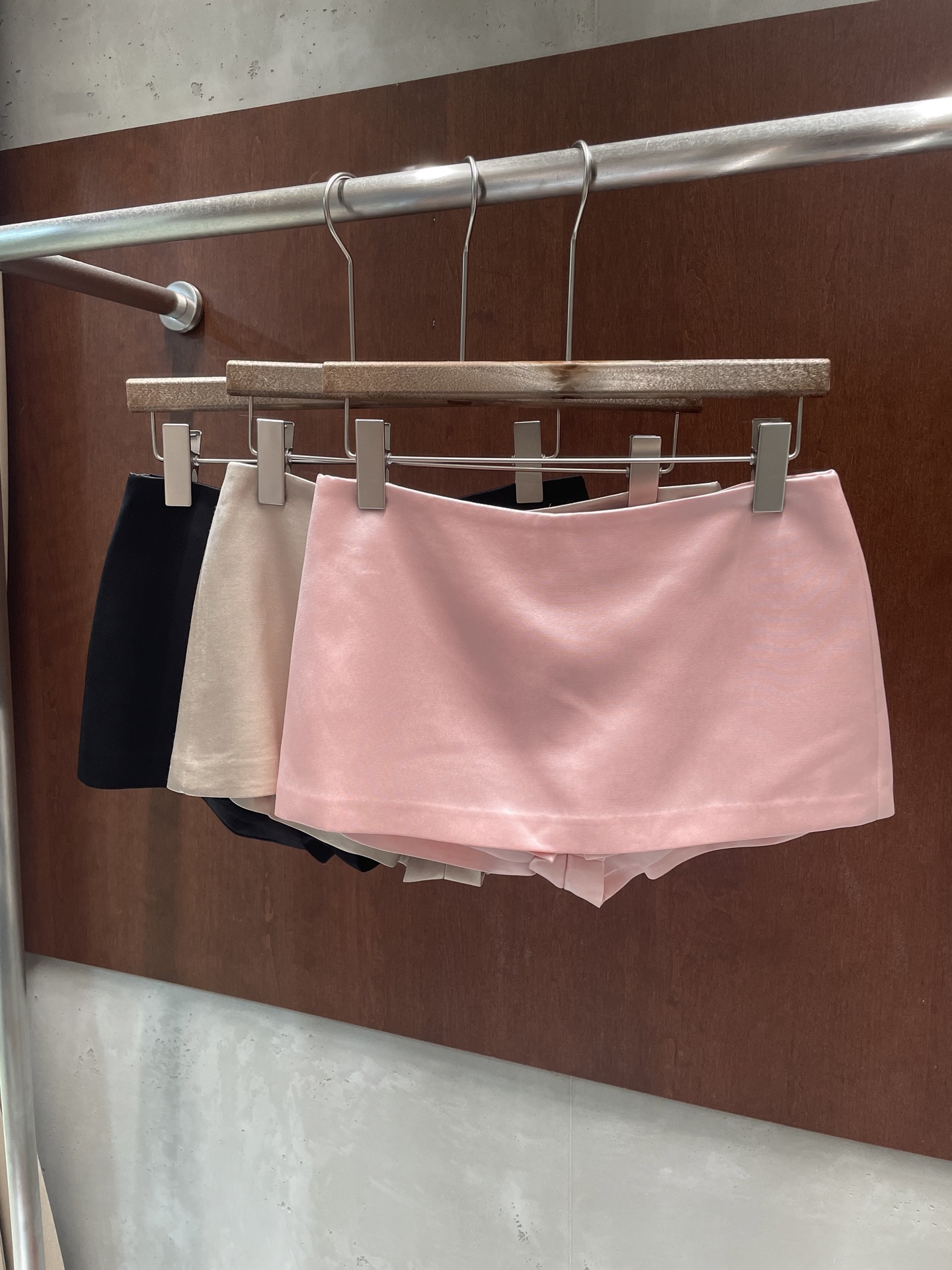 NO:801164,RA 2026 spring and summer new skirt pants, acetate fabric, excellent texture and luster, must-have style for hot girls, three colors and three sizes, sml real photos,,skirts,19860909RA 2026春夏新款裙裤 醋酸面料 质感光泽一绝 辣妹必备款 三色三码 sml实拍图,,skirts,,Women's clothing