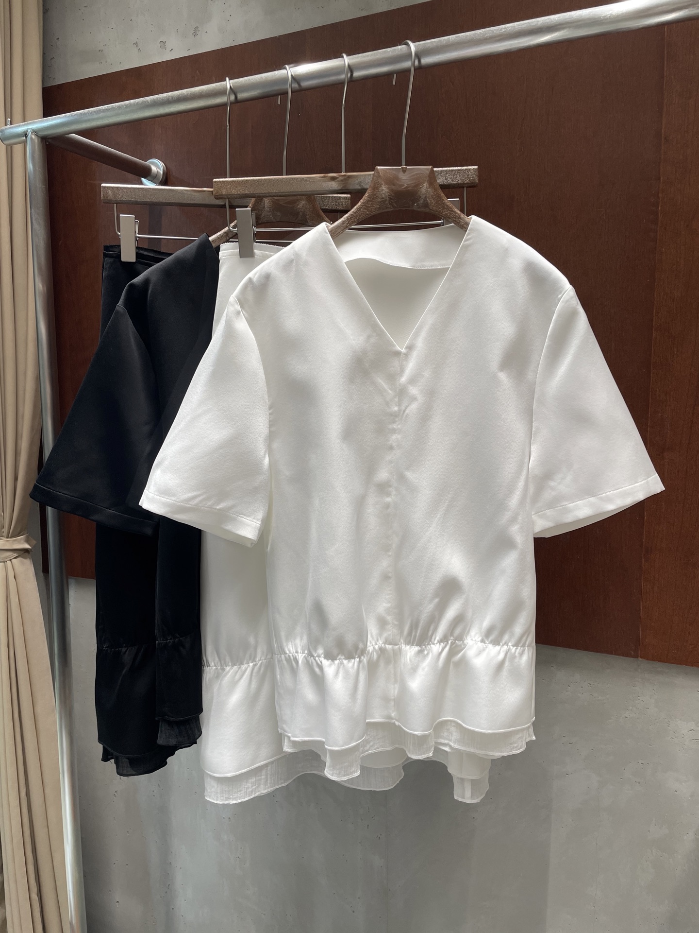 NO:801598,totem* 2026 spring and summer new skirt, minimalist design, full of texture, two colors and three sizes, 343638 real photos,,skirts,19860909totem* 2026春夏新款半裙 极简设计 质感满满 两色三码 343638实拍图,,skirts,,Women's clothing