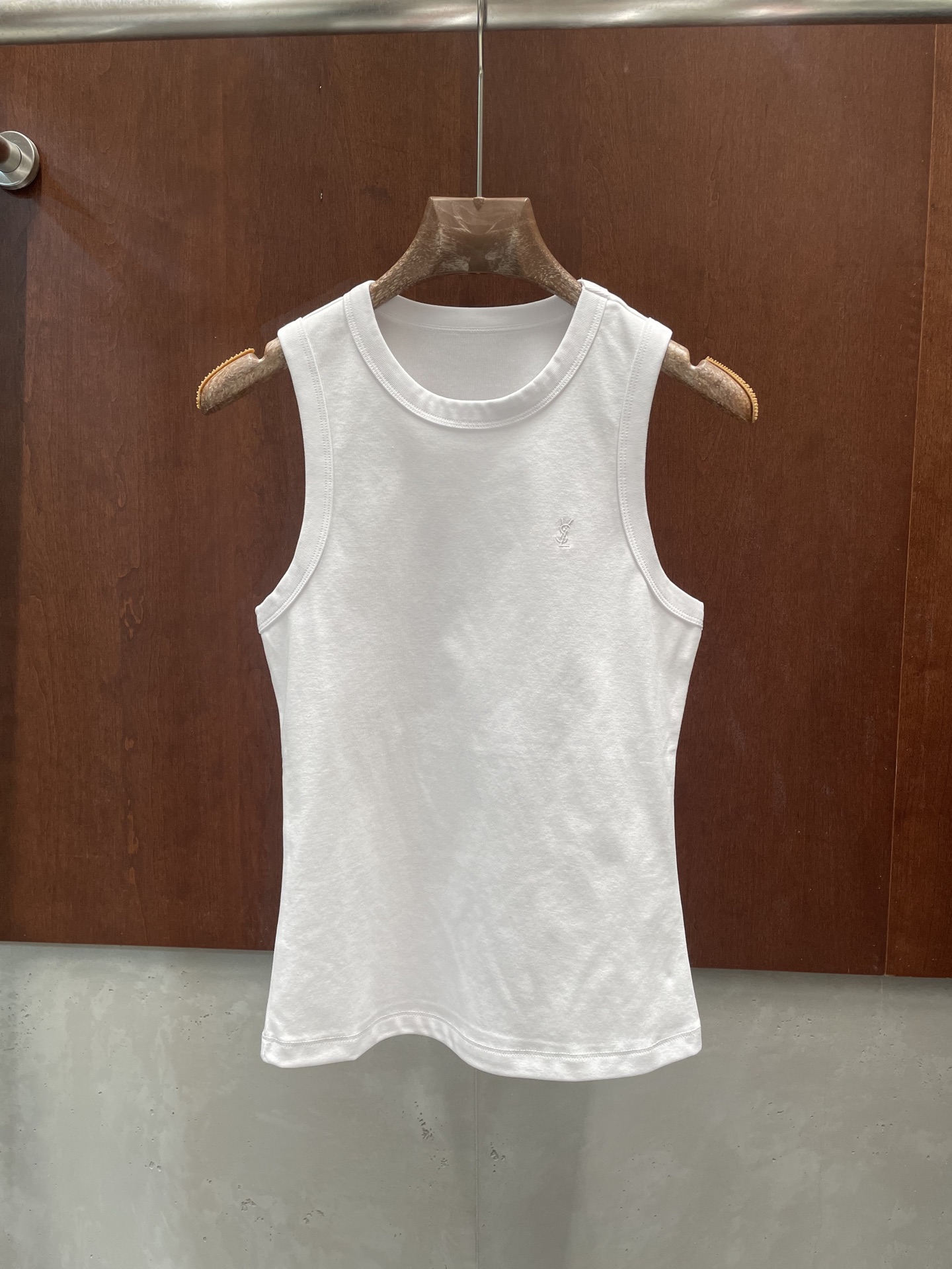 NO:802210,saint laurent 2026 spring and summer new vest, low-key logo embroidery, unique style, sml real photos,, saint laurent,19860909saint laurent 2026春夏新款背心 低调logo刺绣 版型一绝 sml 实拍图,,saint laurent,,Women's clothing