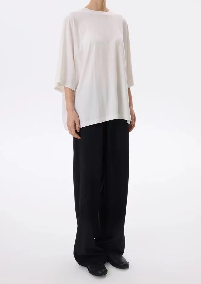 NO:802204,the ro* 2026 spring and summer new loose T-shirt, wool fabric, comfortable and minimalist, three colors and three sizes, sml,,tees,t-shirt,19860909the ro* 2026春夏新款宽松T恤 含羊毛面料 舒适极简 三色三码 sml,,tees，t-shirt,,Women's clothing