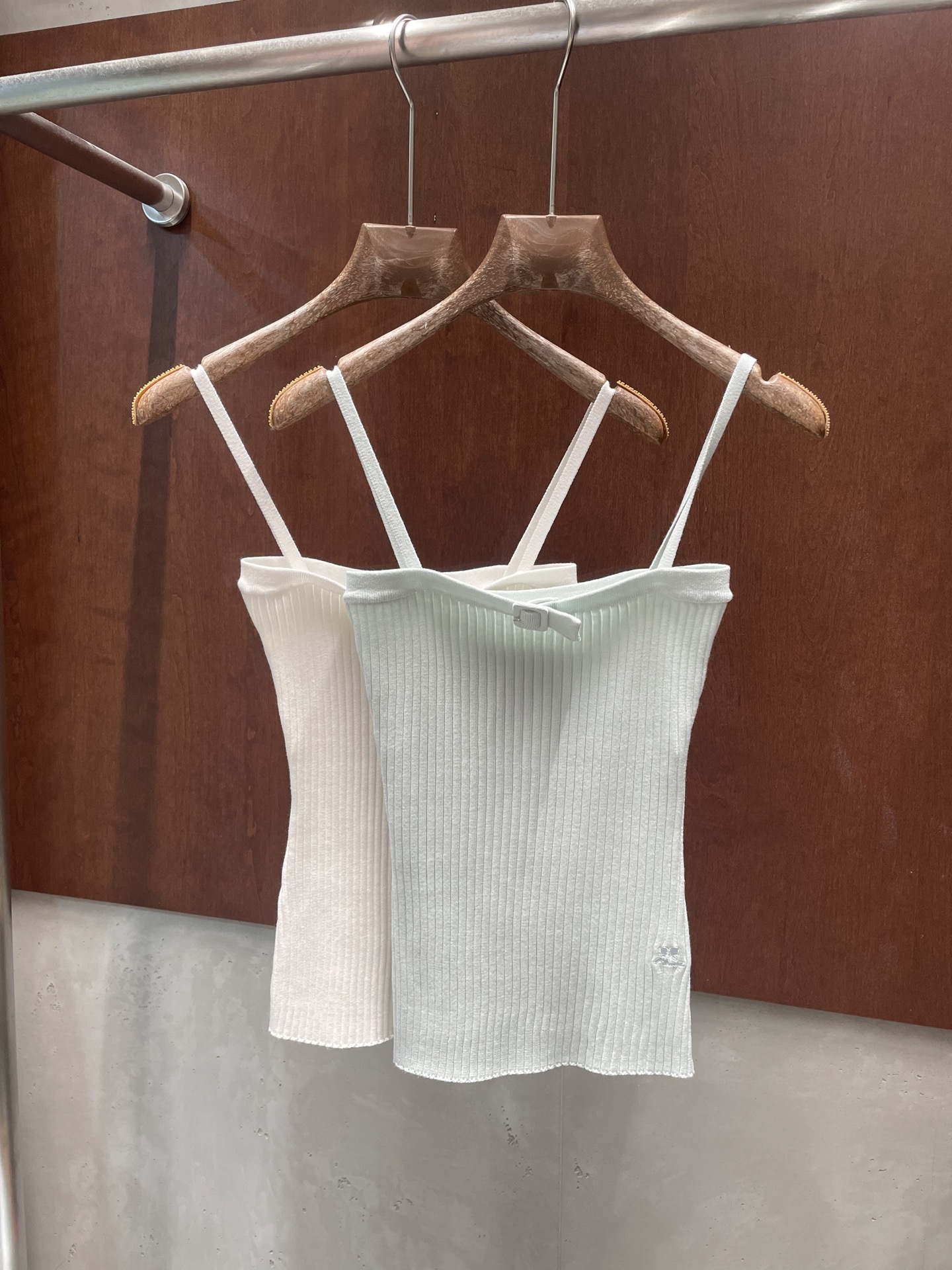 NO:806574,Courrèges 2026 spring and summer new knitted sling, fashionable and versatile, mint green white sml real shot,,19860909Courrèges古未界 2026春夏新款针织吊带 时髦百搭 薄荷绿白色sml 实拍图,,,Women's clothing