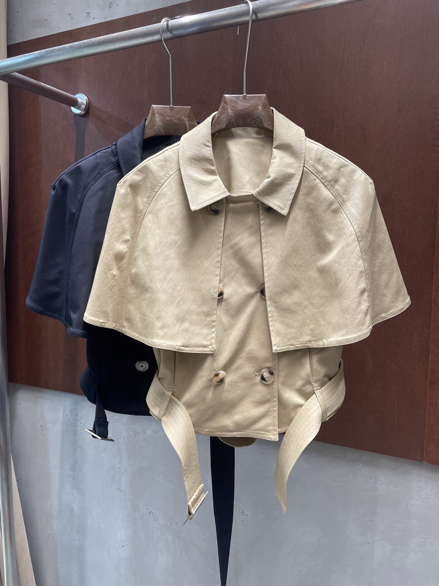 NO:808905,RA 2026 spring and summer new cape windbreaker jacket detachable fashionable must-have style two colors and three sizes sml real photos,,jackets & coats,19860909RA 2026春夏新款斗篷风衣夹克 可拆卸 时髦必备款 两色三码 sml 实拍图,,jackets & coats,,Women's clothing