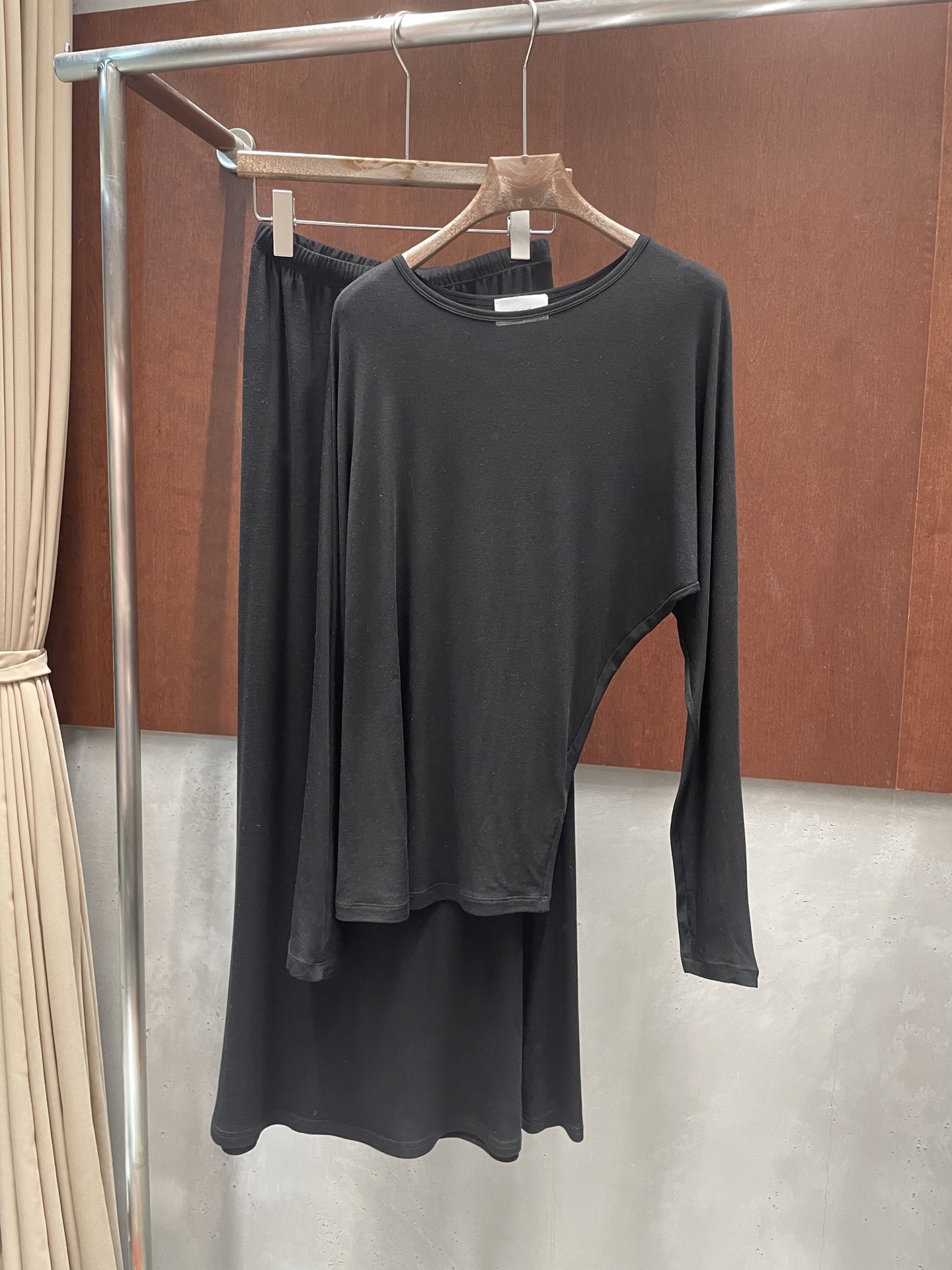 NO:829523,thero* 2026 spring and summer new skirt Tencel wool fabric super soft and skin-friendly sml real photos,,skirts,19860909the ro* 2026春夏新款半裙 天丝羊毛面料 超级柔软亲肤 sml 实拍图,,skirts,,Women's clothing