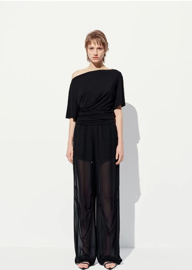 NO:829596,the ro* 2026 spring and summer new style slanted shoulder short sleeve Tencel wool fabric with good feel, four colors and three sizes, sml,, T-shirt,19860909the ro* 2026春夏新款斜肩短袖 天丝羊毛面料 手感及佳 四色三码 sml,,T-shirt,,Women's clothing