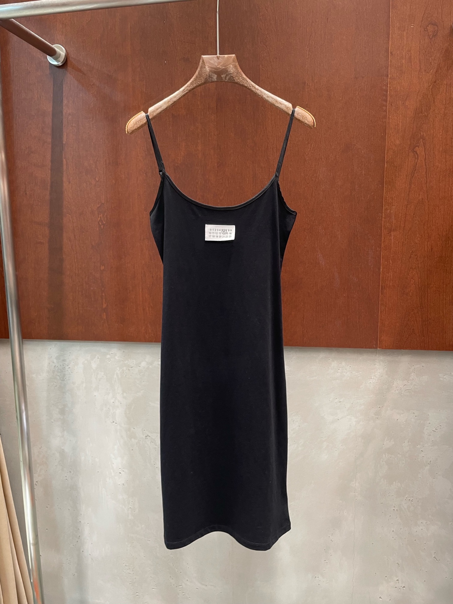 NO:902071,mm6 26ss black camisole dress. A simple summer must-have. It looks beautiful when worn alone. sml real photos, masion margiela, skirts,19860909mm6 26ss 黑色吊带背心裙 简单的夏日必备好物 单穿内搭都有美的引力sml 实拍图,,masion margiela,skirts,,Women's clothing