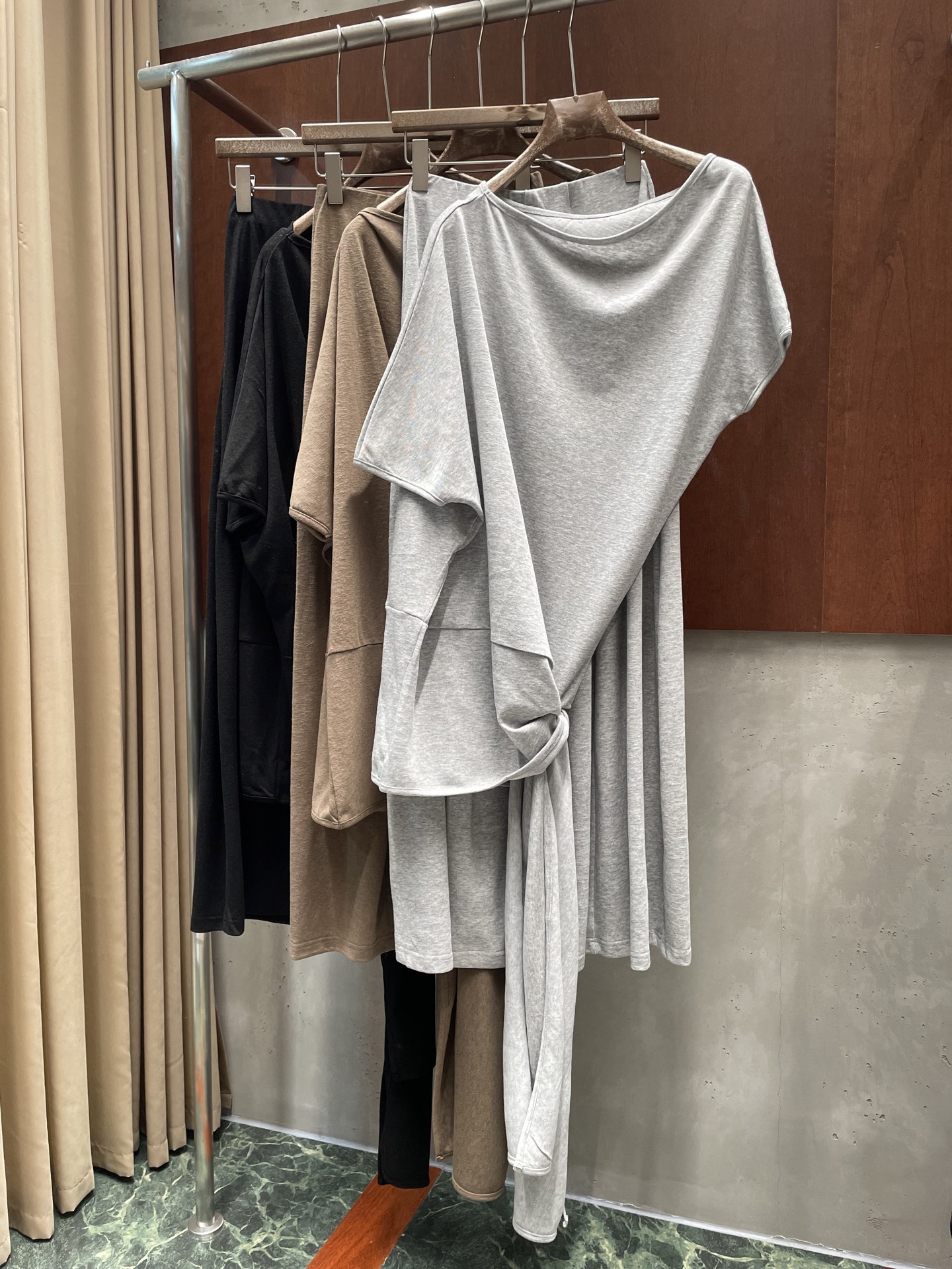 NO:905124,VC 2026 new summer suit can be sold separately, irregular sloping shoulder strap top, long skirt, three colors and three sizes, sml skirt actual photos,,skirts,19860909VC 2026夏季新款套装 可以分开售卖 不规则斜肩绑带上衣 长半裙 三色三码 sml 半裙实拍图,,skirts,,Women's clothing