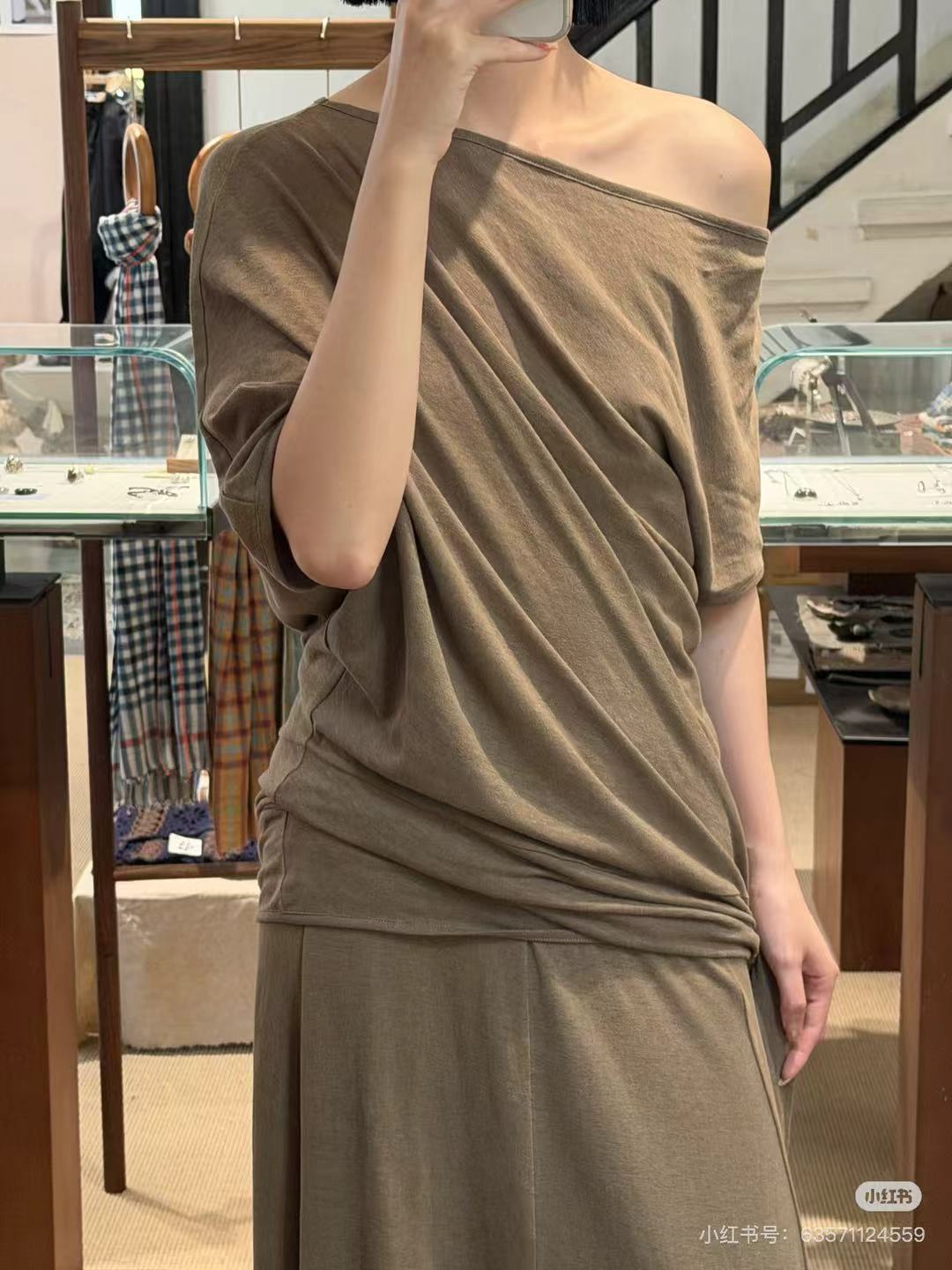 NO:905132,VC 2026 new summer suit can be sold separately, irregular shoulder strap top, long skirt, three colors and three sizes, sml,,skirts,19860909VC 2026夏季新款套装 可以分开售卖 不规则斜肩绑带上衣 长半裙 三色三码 sml,,skirts,,Women's clothing