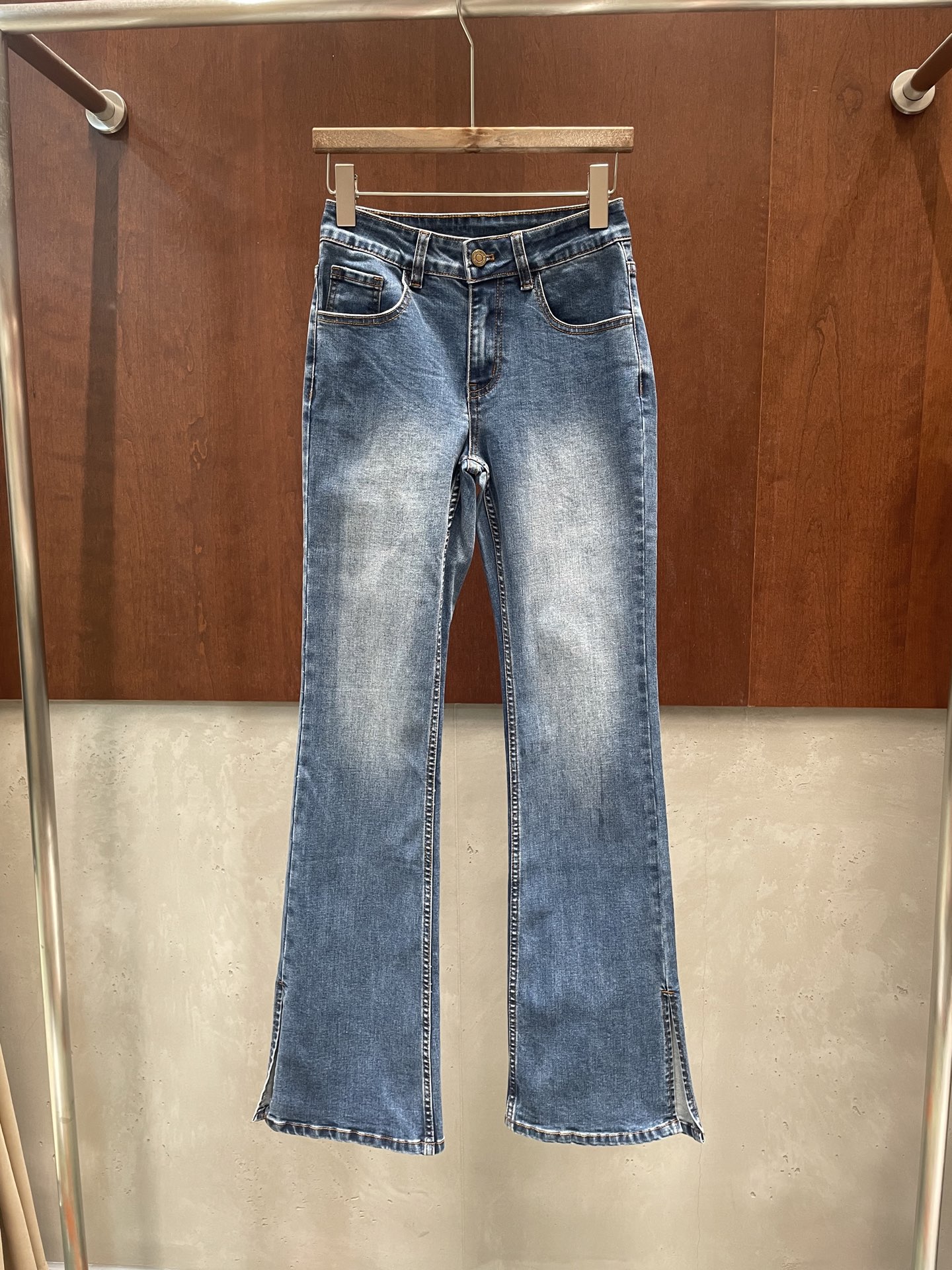 NO:907369,ice 2026 spring and summer new jeans, retro bell-bottom style, slit design, casual and uninhibited, sml real photos,,jeans,19860909ice 2026春夏新款牛仔裤 复古喇叭裤型 开叉设计 随性不羁 sml 实拍图,,jeans,,Women's clothing