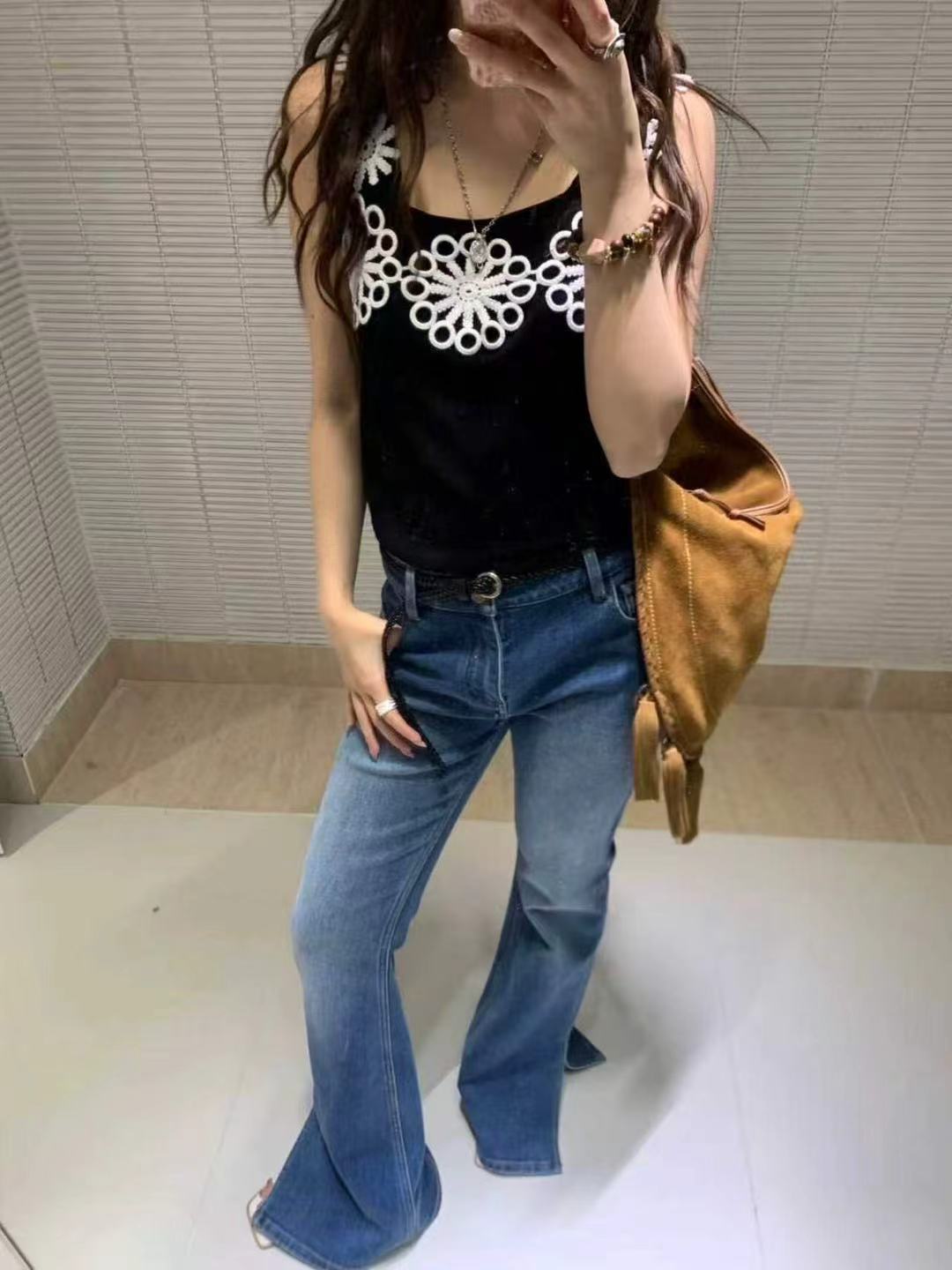NO:907375,ice 2026 spring and summer new jeans, retro bell-bottom style, slit design, casual and uninhibited sml,,jeans,19860909ice 2026春夏新款牛仔裤 复古喇叭裤型 开叉设计 随性不羁 sml,,jeans,,Women's clothing