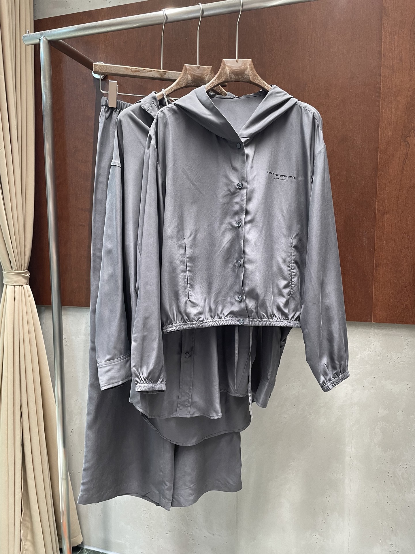 NO:905073,wang26ss mulberry silk straight pants have a cool and casual feel. They match the tops of the same series and fit perfectly. sml real photos,,19860909wang26ss 桑蚕丝直筒裤冰凉穿感 随性自在 搭配同系列上衣 完美适配 sml 实拍图,,,Women's clothing