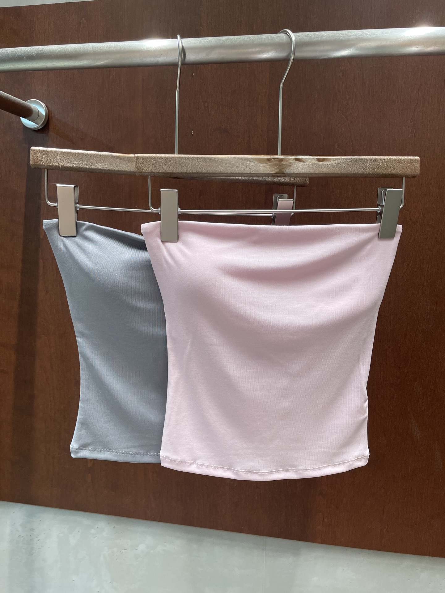 NO:899333,RA 2026 new summer bra pad tube top, lyocell fabric, two colors and three sizes, sml real photos,,19860909RA 2026夏季新款胸垫抹胸 莱塞尔面料 两色三码 sml 实拍图,,,Women's clothing