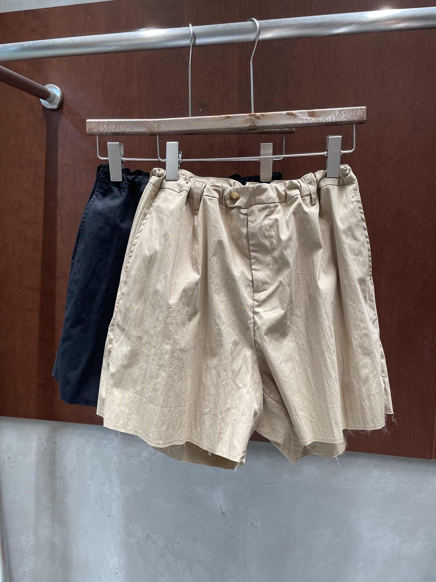 NO:899400,mm626ss drawstring bud shorts, raw edges, fashionable online, relaxed summer wear, two-color sml, real photos, masion margiela, shorts,19860909mm626ss 抽绳花苞短裤 毛边处理时髦在线 有松弛感夏季穿搭 两色sml 实拍图,,masion margiela,shorts,,Women's clothing