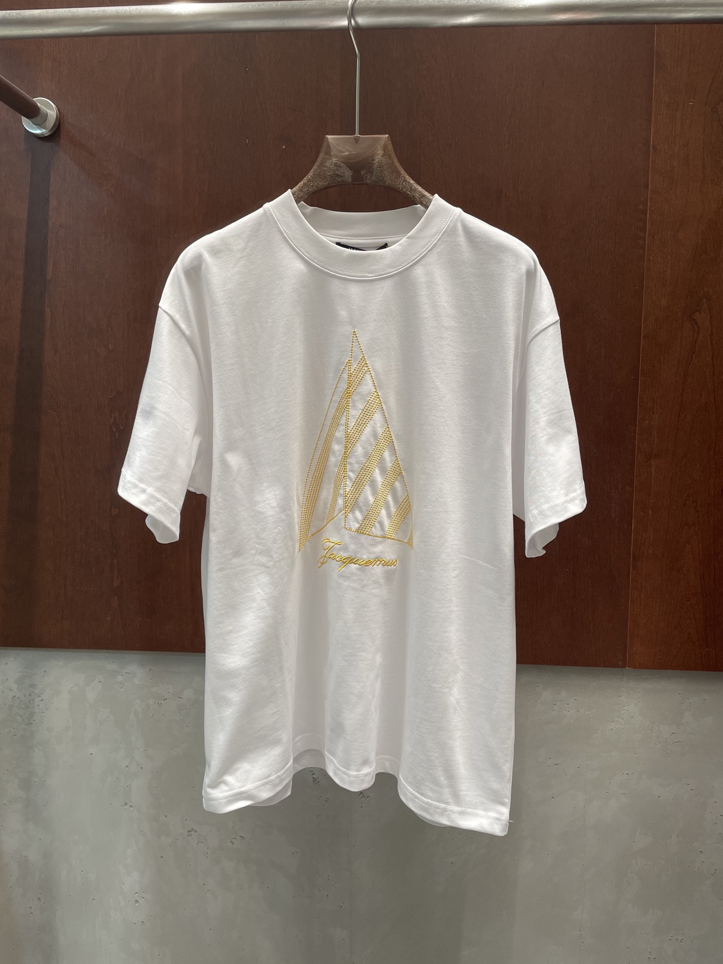 NO:905140,jacquuemu* 2026 new summer T-shirt holiday limited series sailing line logo embroidery sml P real shot,,tees,t-shirt,19860909jacquuemu* 2026夏季新款T恤 度假限定系列 帆船走线logo刺绣 sml P实拍图,,tees，t-shirt,,Women's clothing