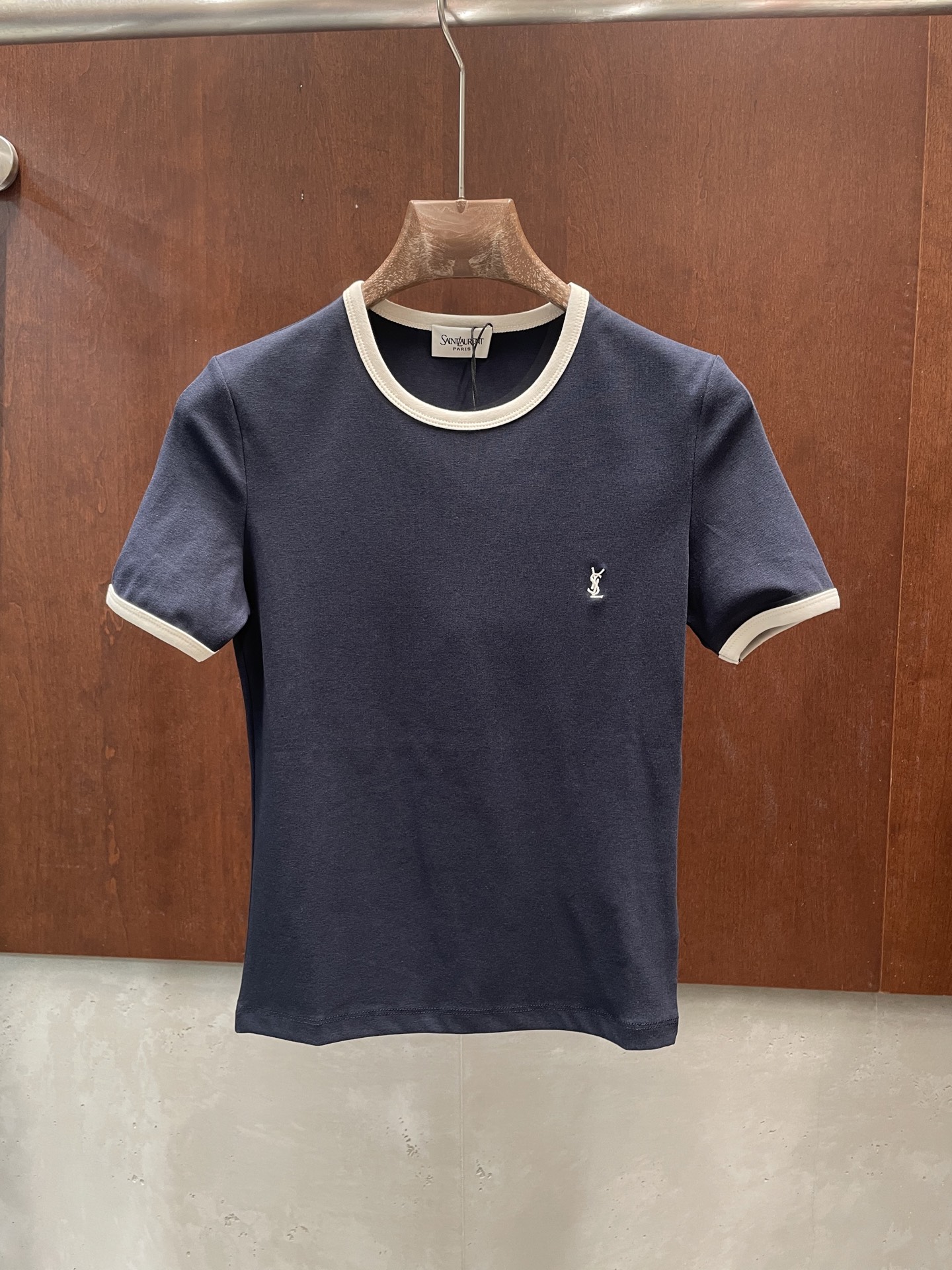 NO:907429,ys* 2026 new summer T-shirt, contrasting colors, slim fit, perfect slimming, sml real photos,,tees,t-shirt,19860909ys* 2026夏季新款T恤 撞色包边 修身剪裁 完美显瘦 sml 实拍图,,tees，t-shirt,,Women's clothing