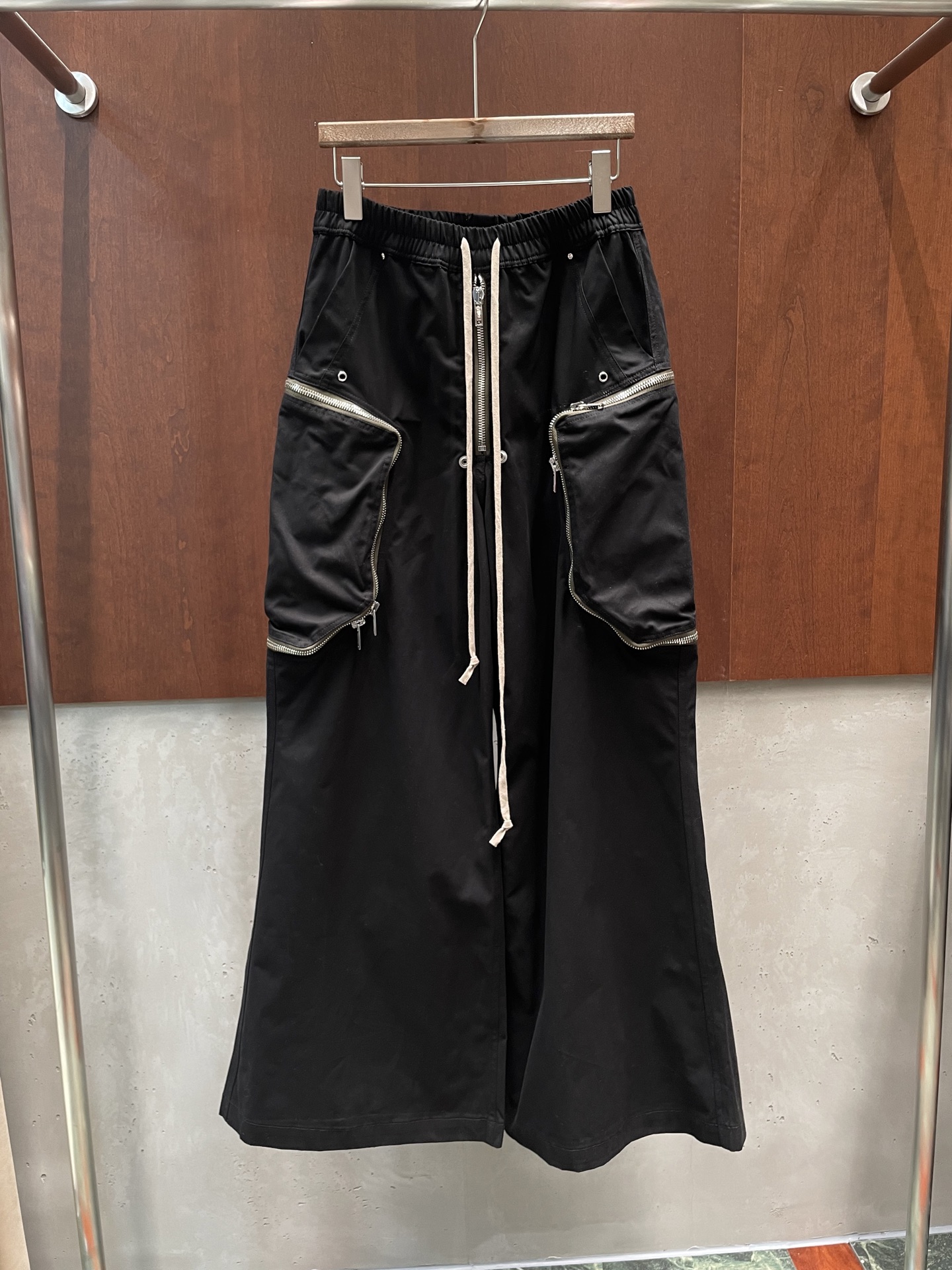 NO:905093,rick owen* 2026 new summer style large pocket zipper workwear design elastic waist American loose wide leg casual trousers sml real photos,,19860909rick owen* 2026夏季新款大口袋拉链工装设计松紧腰美式宽松阔腿休闲长裤 sml 实拍图,,,Women's clothing