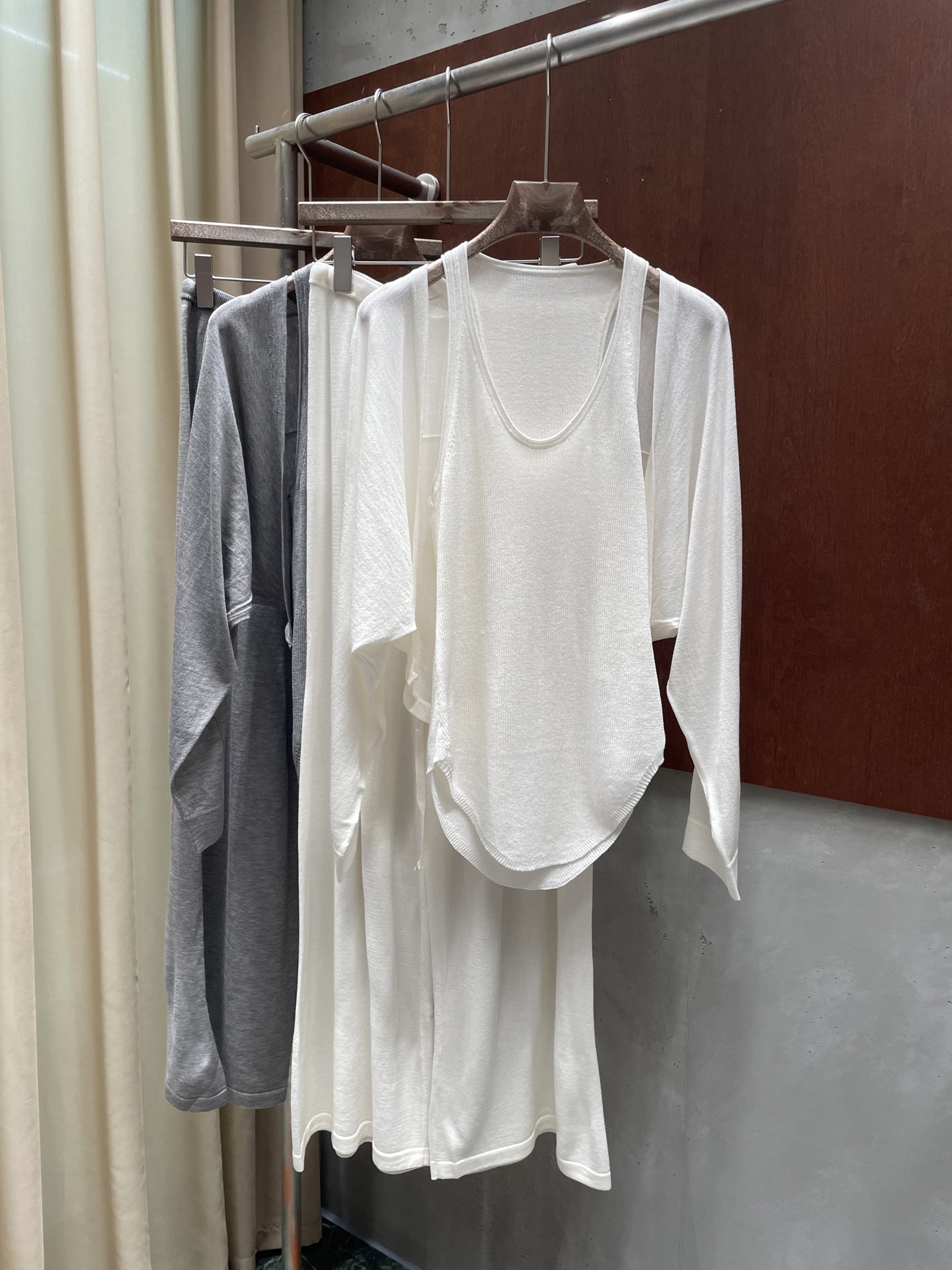 NO:903527,LI 2026 new summer three-piece set can be sold separately. Mulberry silk and sheep wool yarns, comfortable and lazy. Two colors and three codes. sml picture,,19860909LI 2026夏季新款三件套 可分开售卖 桑蚕丝和绵羊毛纱线,舒适慵懒 两色三码 sml 图,,,Women's clothing