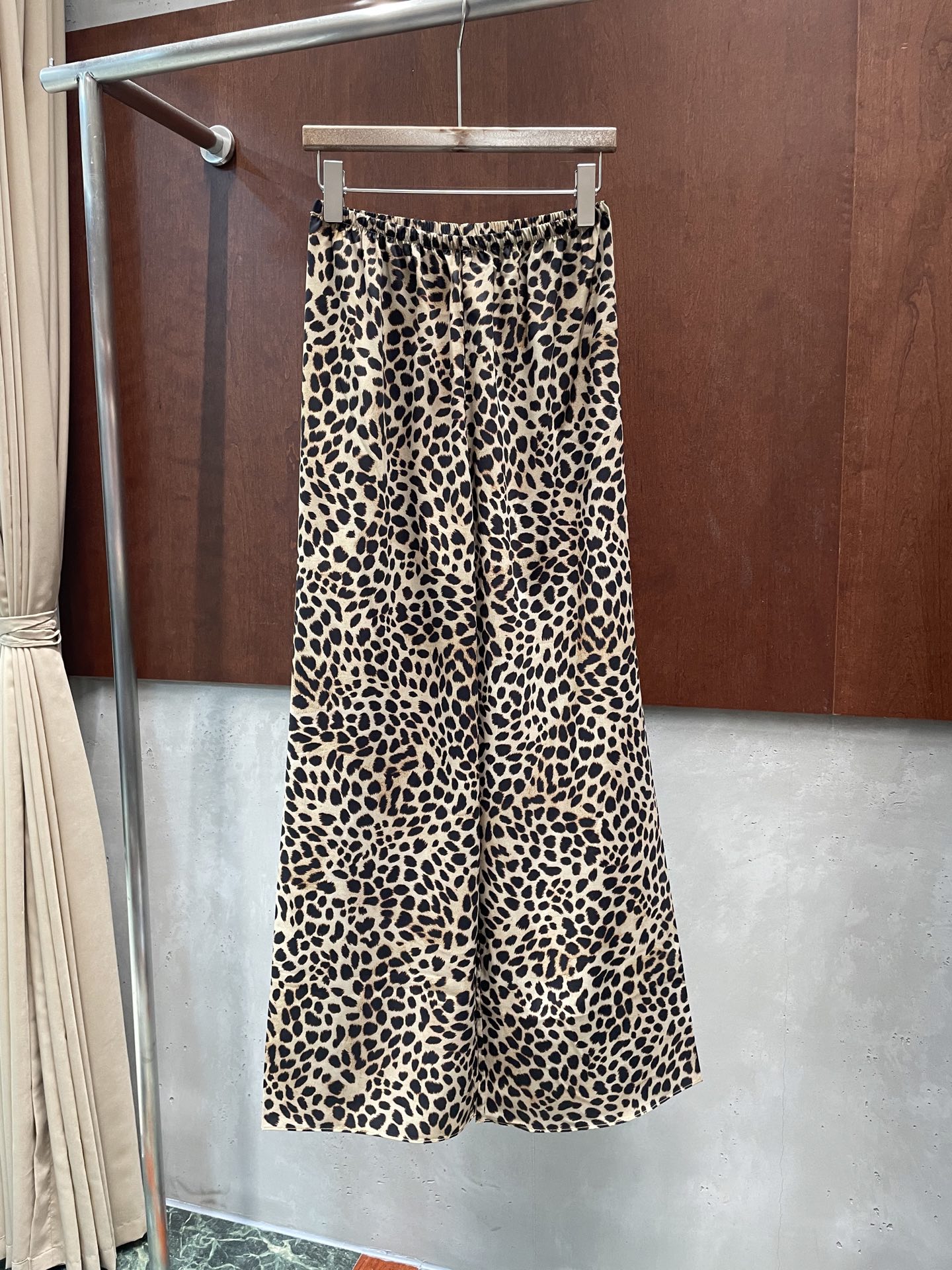 NO:893815,ID 2026 new summer leopard print pants are super stylish and look good with any combination. sml real photos,,19860909ID 2026夏季新款豹纹裤 超级洋气 随心搭配都好看 sml 实拍图,,,Women's clothing