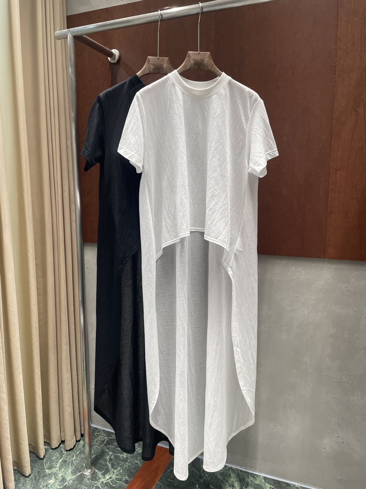 NO:906646,balenciaga26ss asymmetrical slightly see-through short-sleeved top and skirt, geometric aesthetic, cutting-edge fashionable attitude, well-controlled aura, two-color sml real photos,,balenciaga,skirts,T-shirt,19860909balenciaga26ss 不对称微透短袖上衣裙 几何学审美 前沿时髦态度 气场拿捏的狠狠地 两色sml 实拍图,,balenciaga,skirts,T-shirt,,Women's clothing