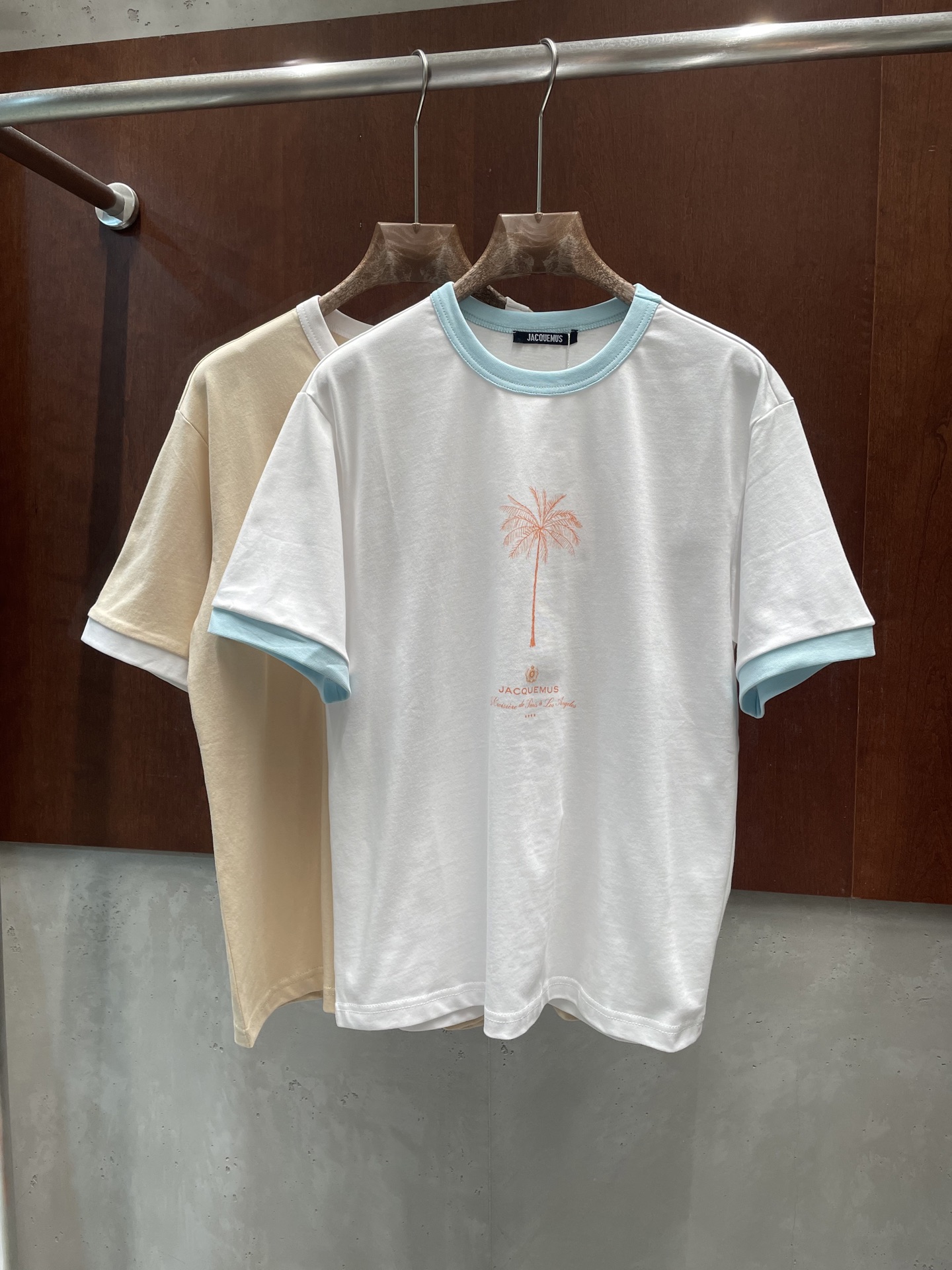 NO:906675,jacquemu* 2026 new summer T-shirt, contrasting edge holiday limited edition, two colors and three sizes, sml real photos,,tees,t-shirt,19860909jacquemu* 2026夏季新款T恤 撞色边度假限定款 两色三码 sml 实拍图,,tees，t-shirt,,Women's clothing